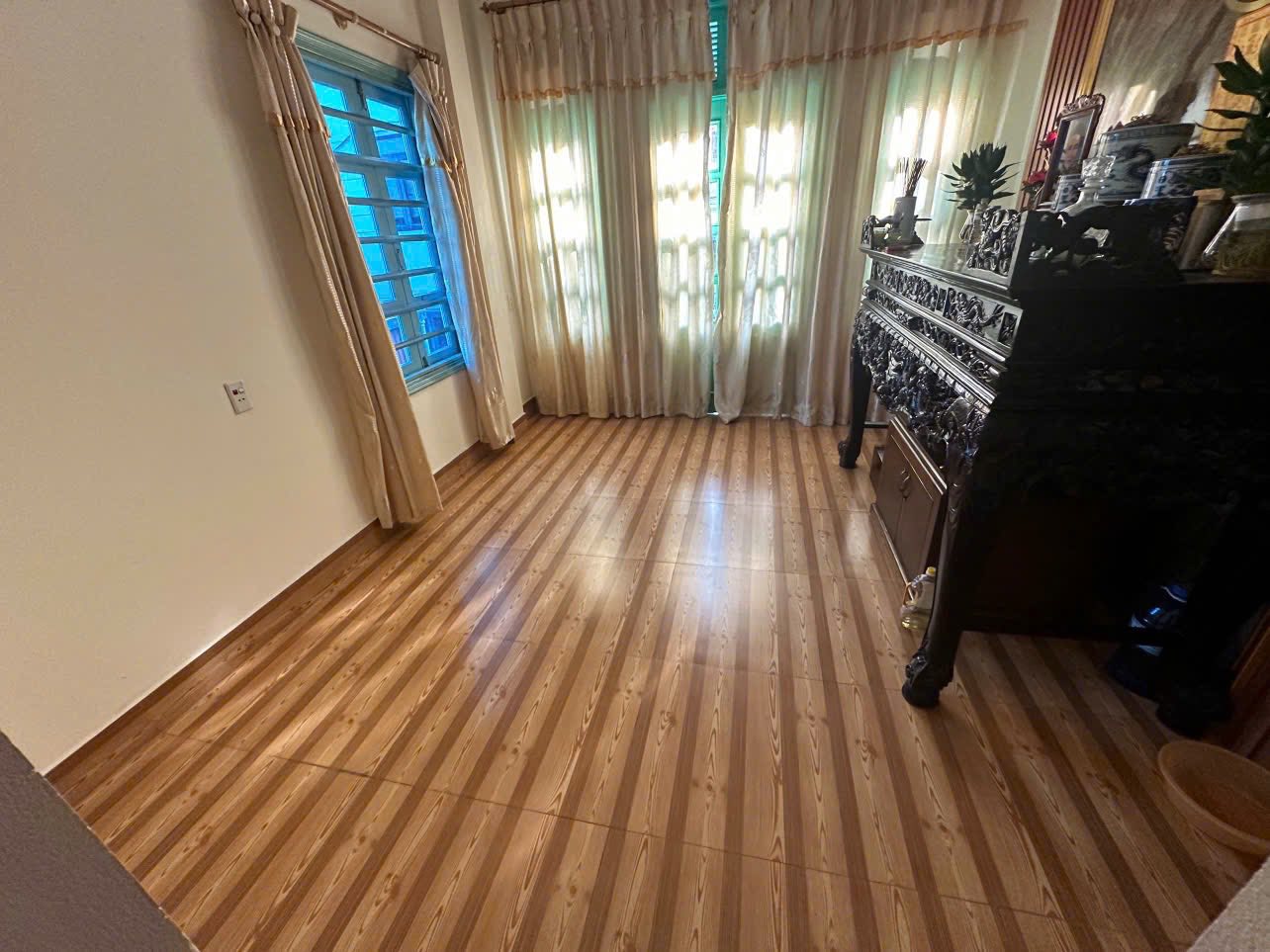 Bán Nhà 3.5 Tầng Gần Ngã Tư Cứu Hỏa,Hạ Long. DT:60m2 Oto Đỗ Cửa !!!