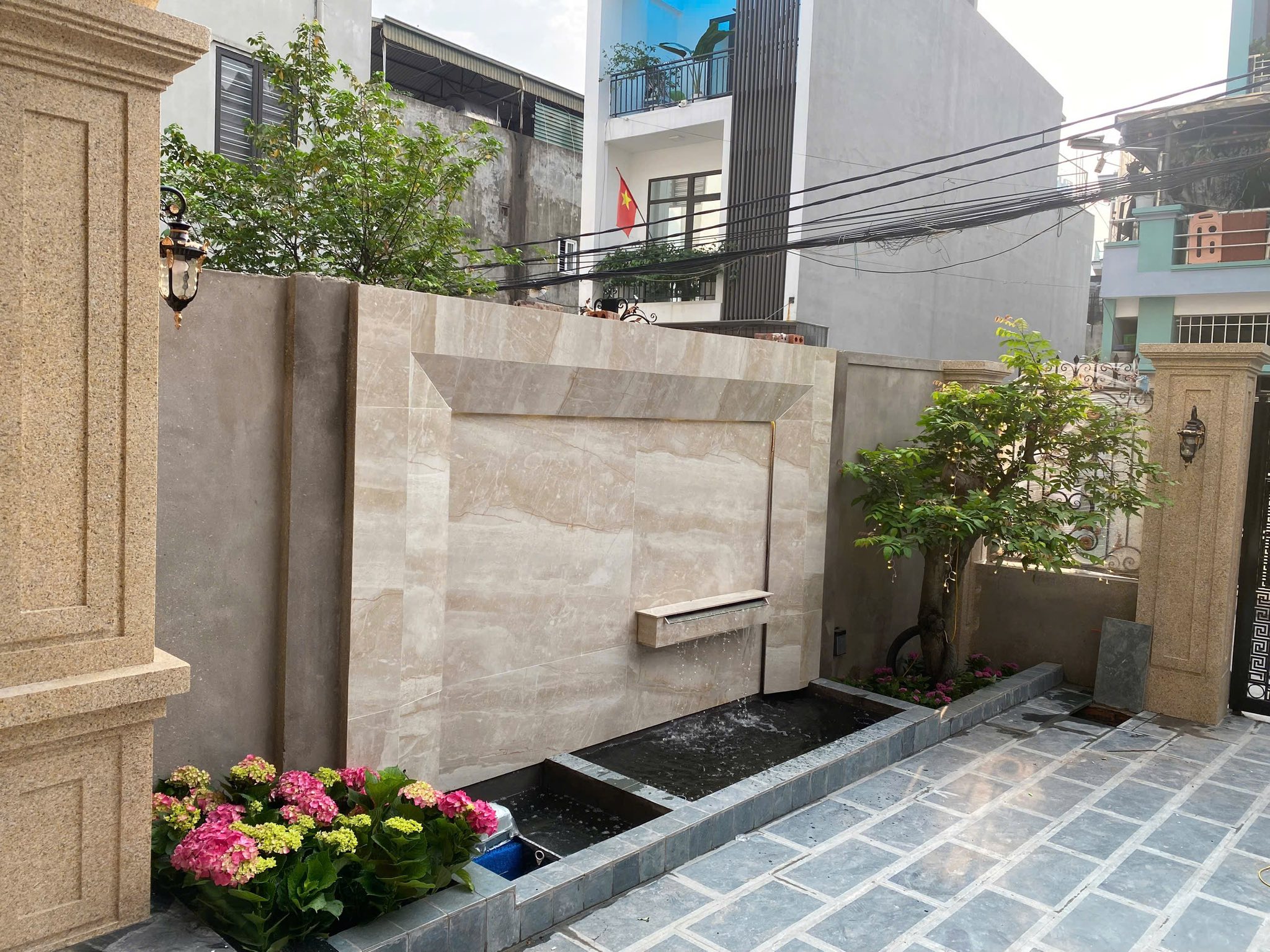 Bán Nhà 4 Tầng Ngõ 20 Cao Xanh Siêu Đẹp. DT:120m2 Tân Cổ Điển !!!