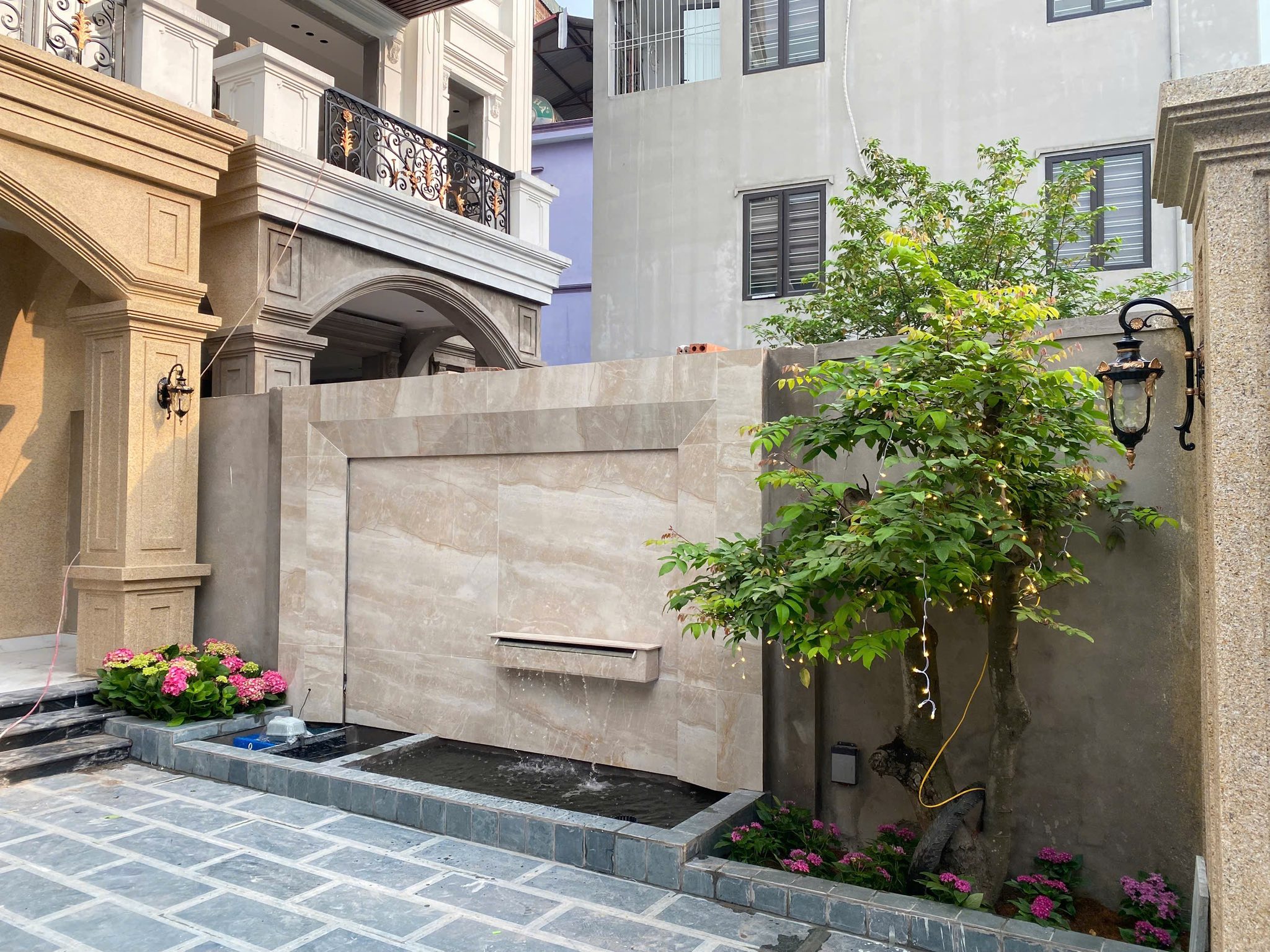 Bán Nhà 4 Tầng Ngõ 20 Cao Xanh Siêu Đẹp. DT:120m2 Tân Cổ Điển !!!