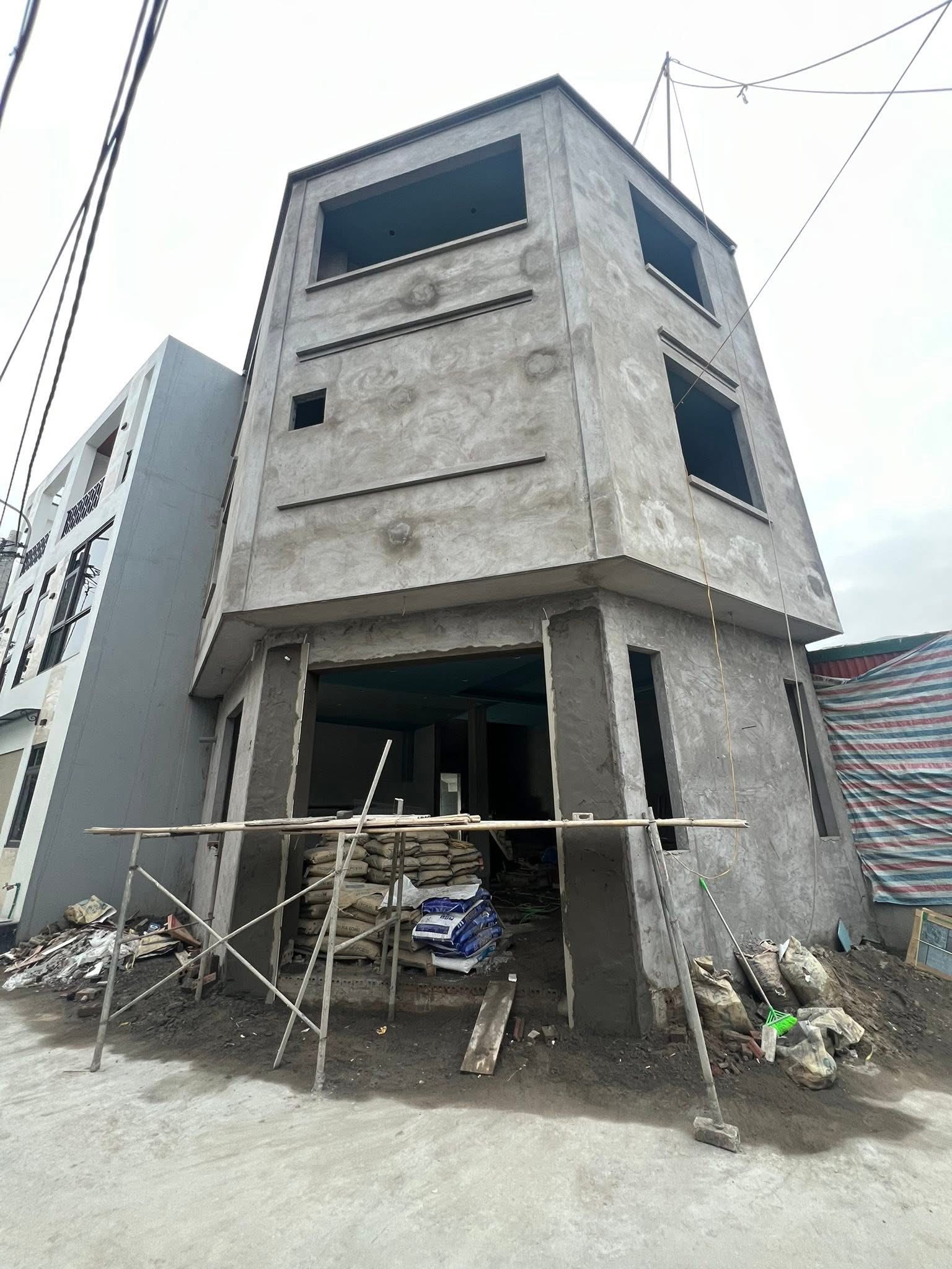 Bán Nhà 3 Tầng Ô Góc Ngõ 33 Cao Xanh. DT:54m2 Oto Đỗ Cửa !!!