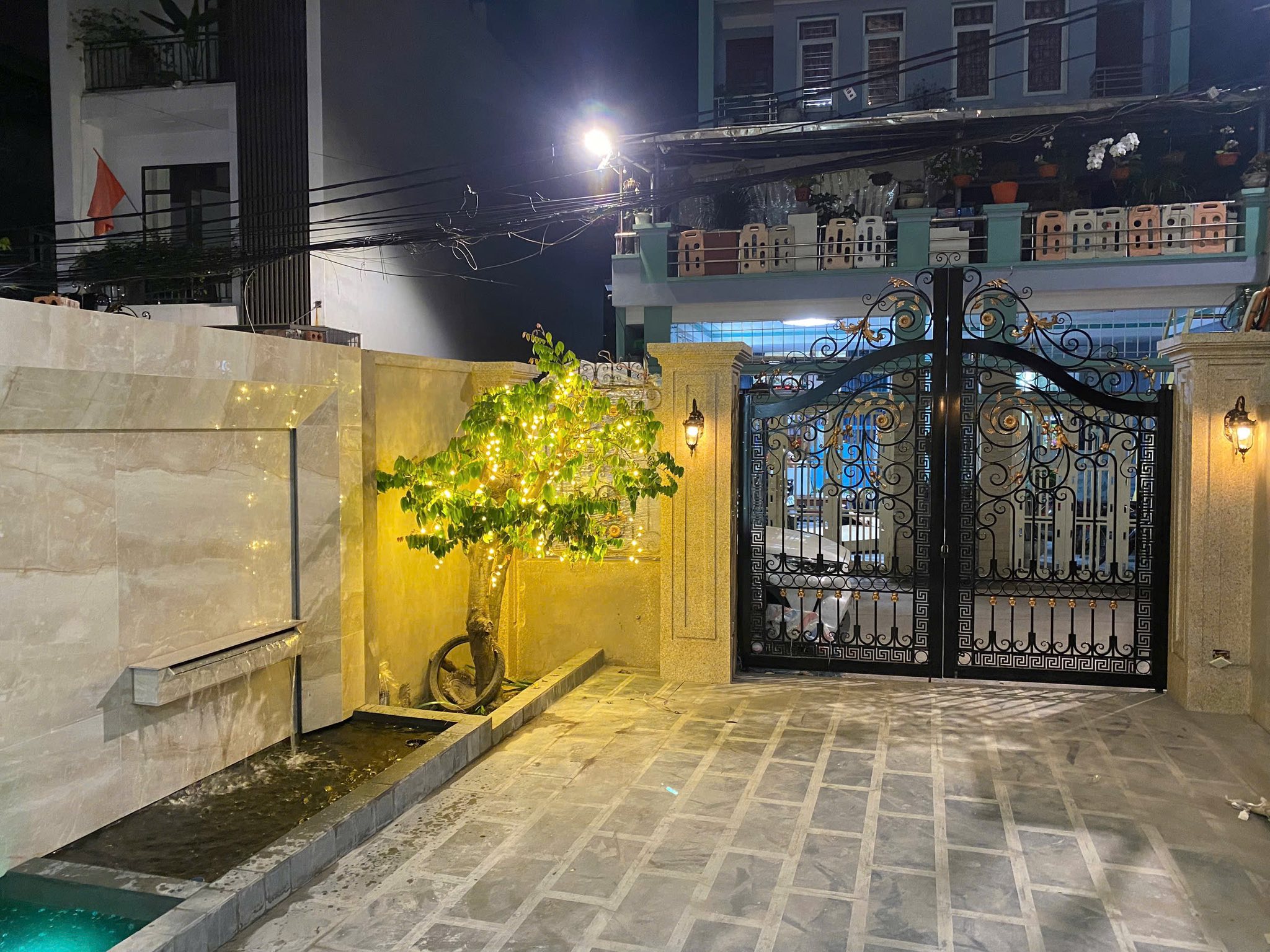 Bán Nhà 4 Tầng Ngõ 20 Cao Xanh Siêu Đẹp. DT:120m2 Tân Cổ Điển !!!