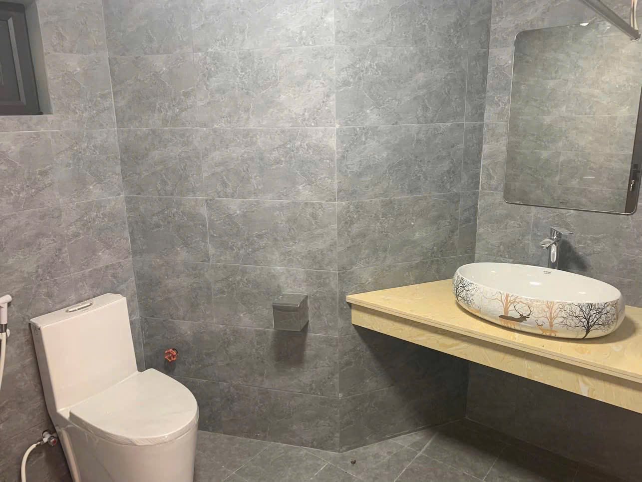 Bán Nhà 2 Tầng Ngõ 16 Cao Xanh,P.Cao Xanh. DT:103m2 Oto Đỗ Cửa !!!