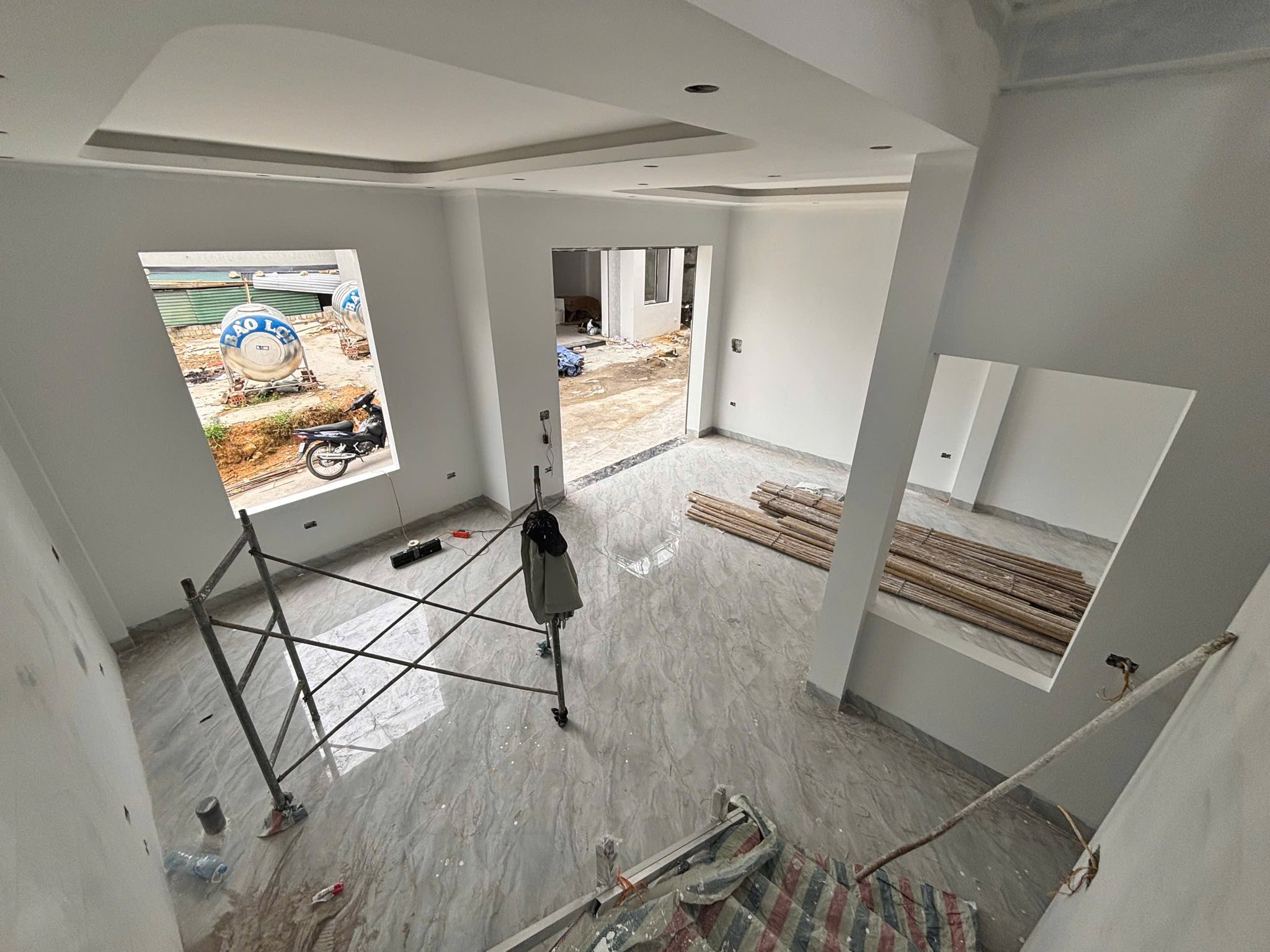Bán Nhà 3 Tầng Ngõ 8 Bãi Muối,P.Cao Thắng. DT:67.4m2 Oto Đỗ Cửa !!!