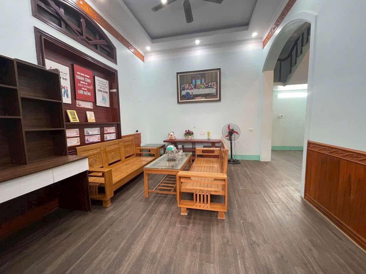 Bán Nhà 2 Tầng Dốc Nhà Thờ,DT:82m2,MT:7m Oto Đỗ Cửa !!!
