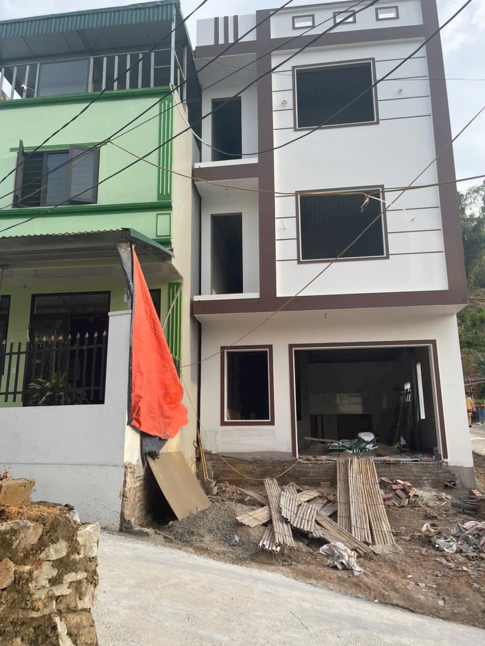 Bán Nhà 3 Tầng Phố Lao Động Hà Lầm. DT:66m2 Oto Đỗ Cửa !!!