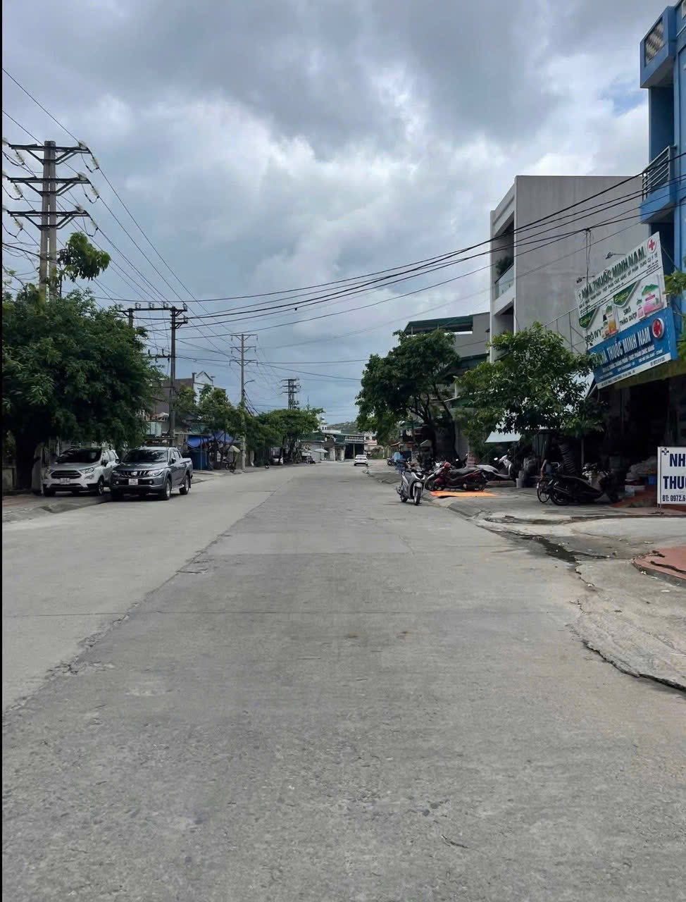 Bán Đất MẶT ĐƯỜng BÃI MUỐI,P.Cao Thắng. DT:80.6m2,MT:4m !!!
