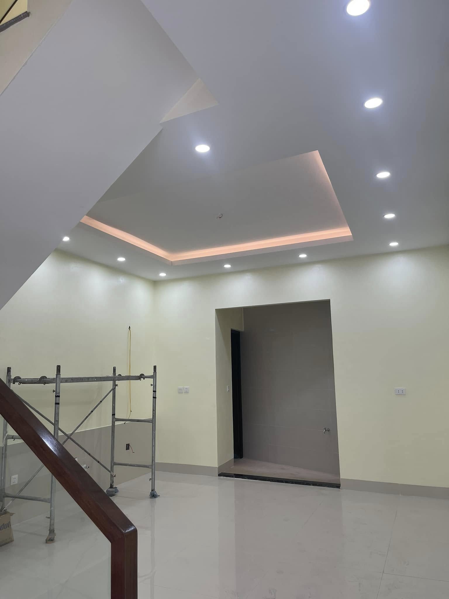 Bán Nhà 3 Tầng Ngõ 33 Cao Xanh,P.Cao Xanh. DT:54m2,MT:4.5m Oto Đỗ Cửa !!!