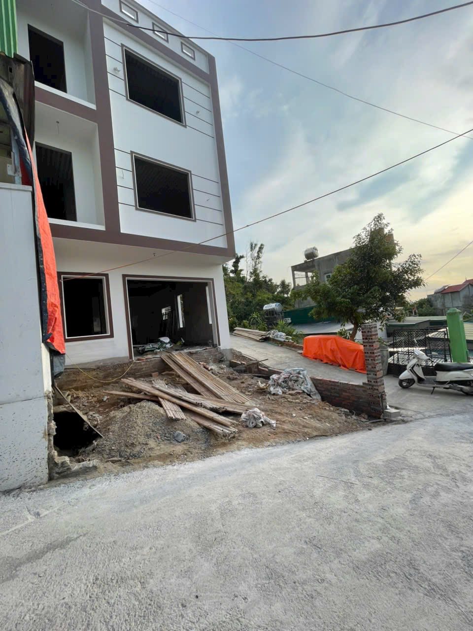 Bán Nhà 3 Tầng Phố Lao Động Hà Lầm. DT:66m2 Oto Đỗ Cửa !!!
