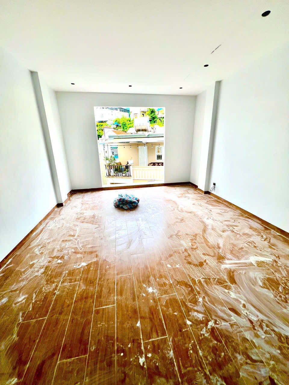 Bán Nhà 5 Tầng Sau Lideco Trần Hưng Đạo. DT:40.5m2,MT:5.37m Oto Đỗ Cửa !!!