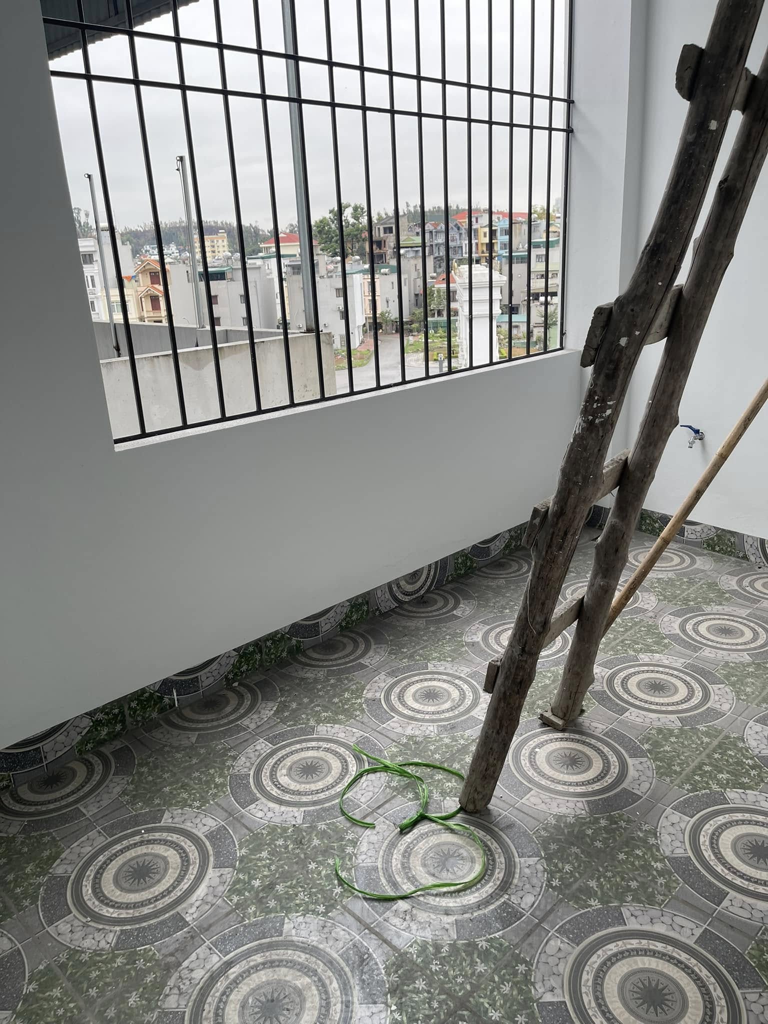 Bán Nhà 3 Tầng Giáp Lideco Bãi Muối. DT:50.5m2 Oto Đỗ Cửa !!!