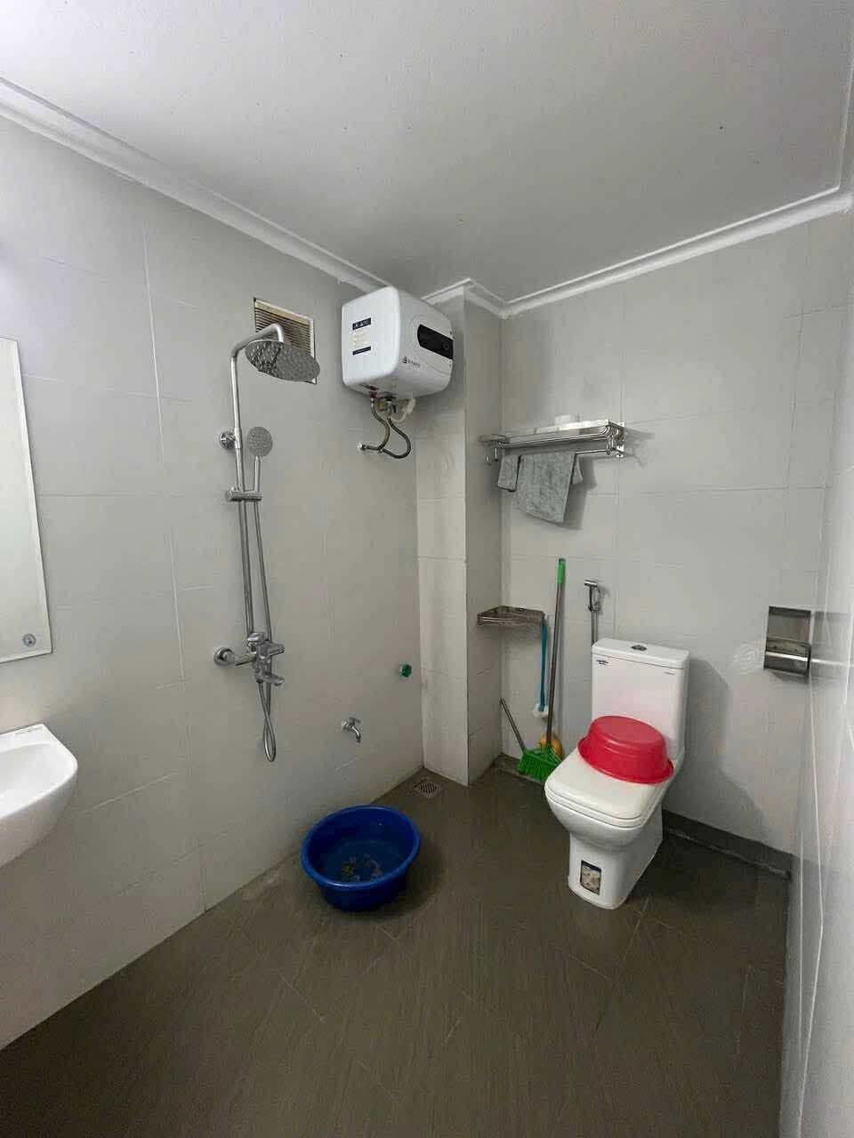 Bán Nhà 2 Tầng Dốc Nhà Thờ,DT:82m2,MT:7m Oto Đỗ Cửa !!!