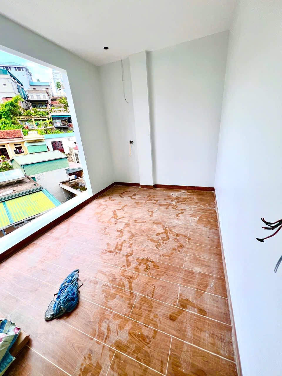 Bán Nhà 5 Tầng Sau Lideco Trần Hưng Đạo. DT:40.5m2,MT:5.37m Oto Đỗ Cửa !!!