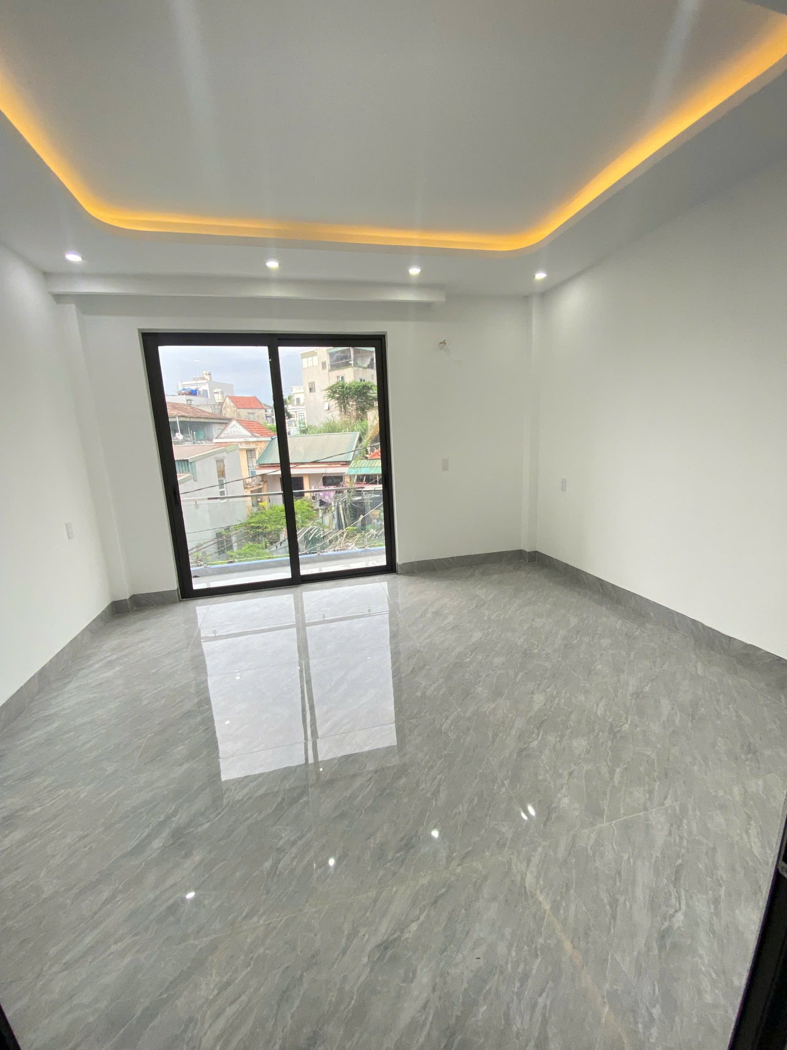 Bán Nhà 2.5 Tầng Ngõ 20 Cao Xanh,P.Cao Xanh. DT:61m2 Giá Hợp Lý !!!