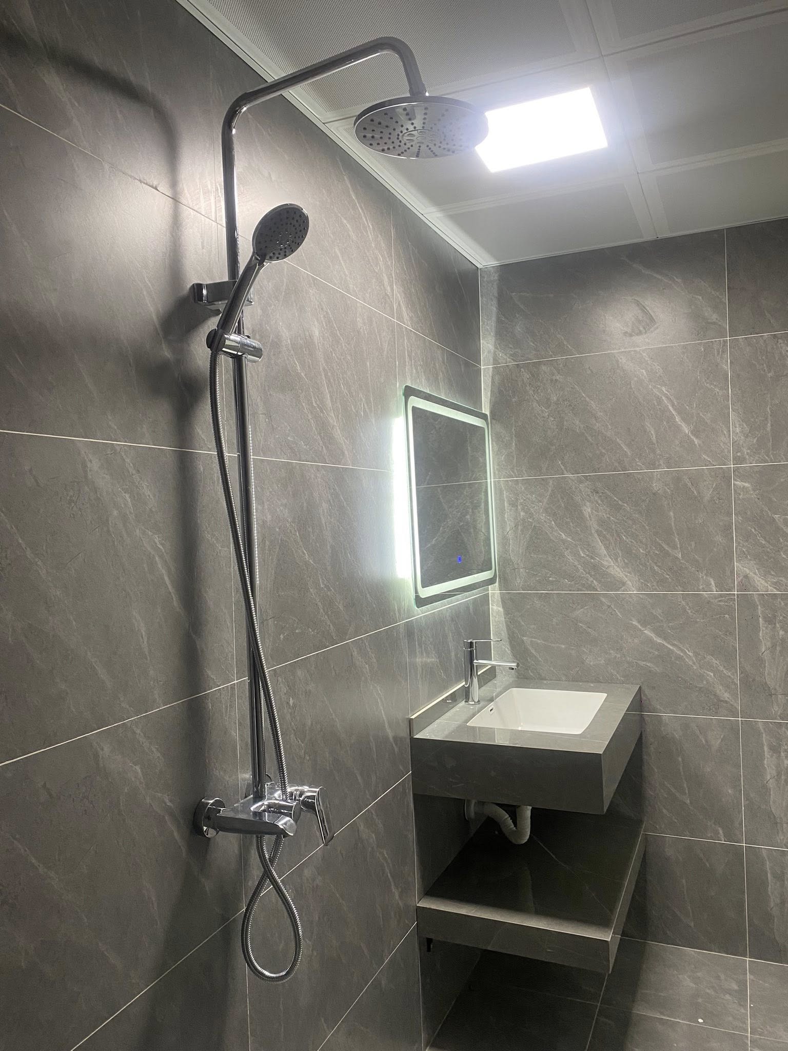 Bán Nhà 3 Tầng Ô Góc Ngõ 33 Cao Xanh Full Nội Thất Oto Đỗ Cửa !!!