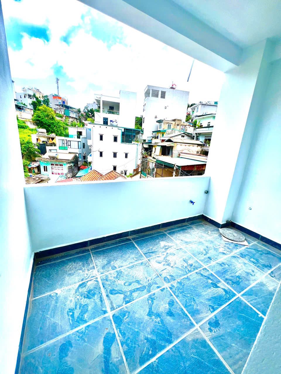 Bán Nhà 5 Tầng Sau Lideco Trần Hưng Đạo. DT:40.5m2,MT:5.37m Oto Đỗ Cửa !!!