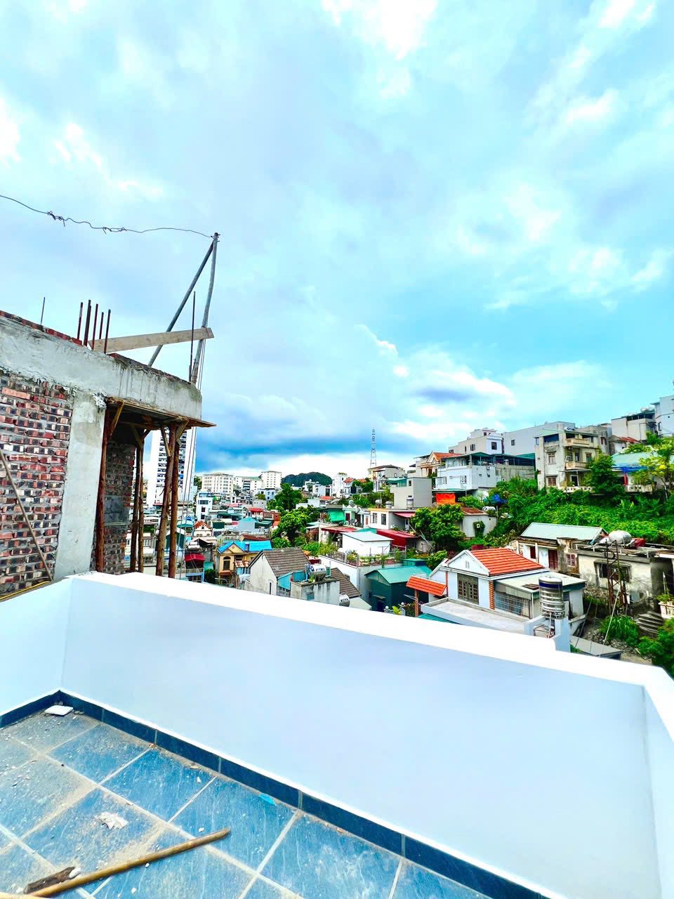 Bán Nhà 5 Tầng Sau Lideco Trần Hưng Đạo. DT:40.5m2,MT:5.37m Oto Đỗ Cửa !!!