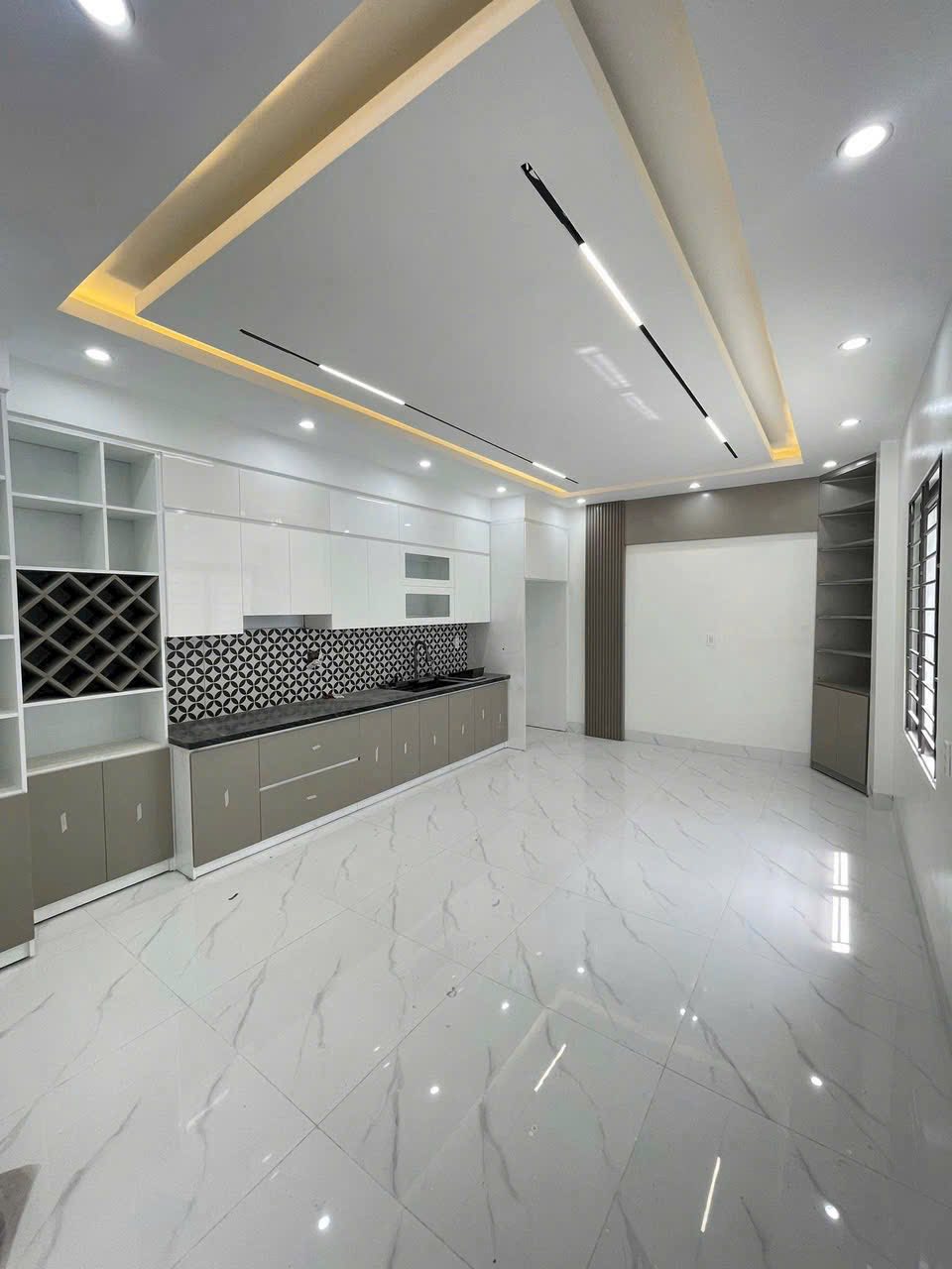 Bán Nhà Ô Góc 3 Tầng Khu Cao Xanh Cách Đường 50m. DT:83m2 Siêu Đẹp !!!