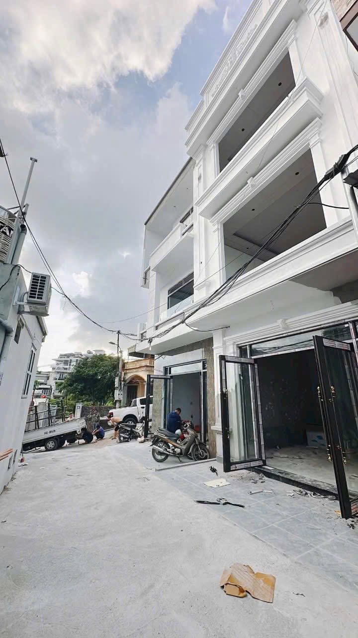 Bán Nhà 3 Tầng Khu Nhà In Cột 5,P.Hồng Hà. DT:70m2 Oto Đỗ Cửa !!!