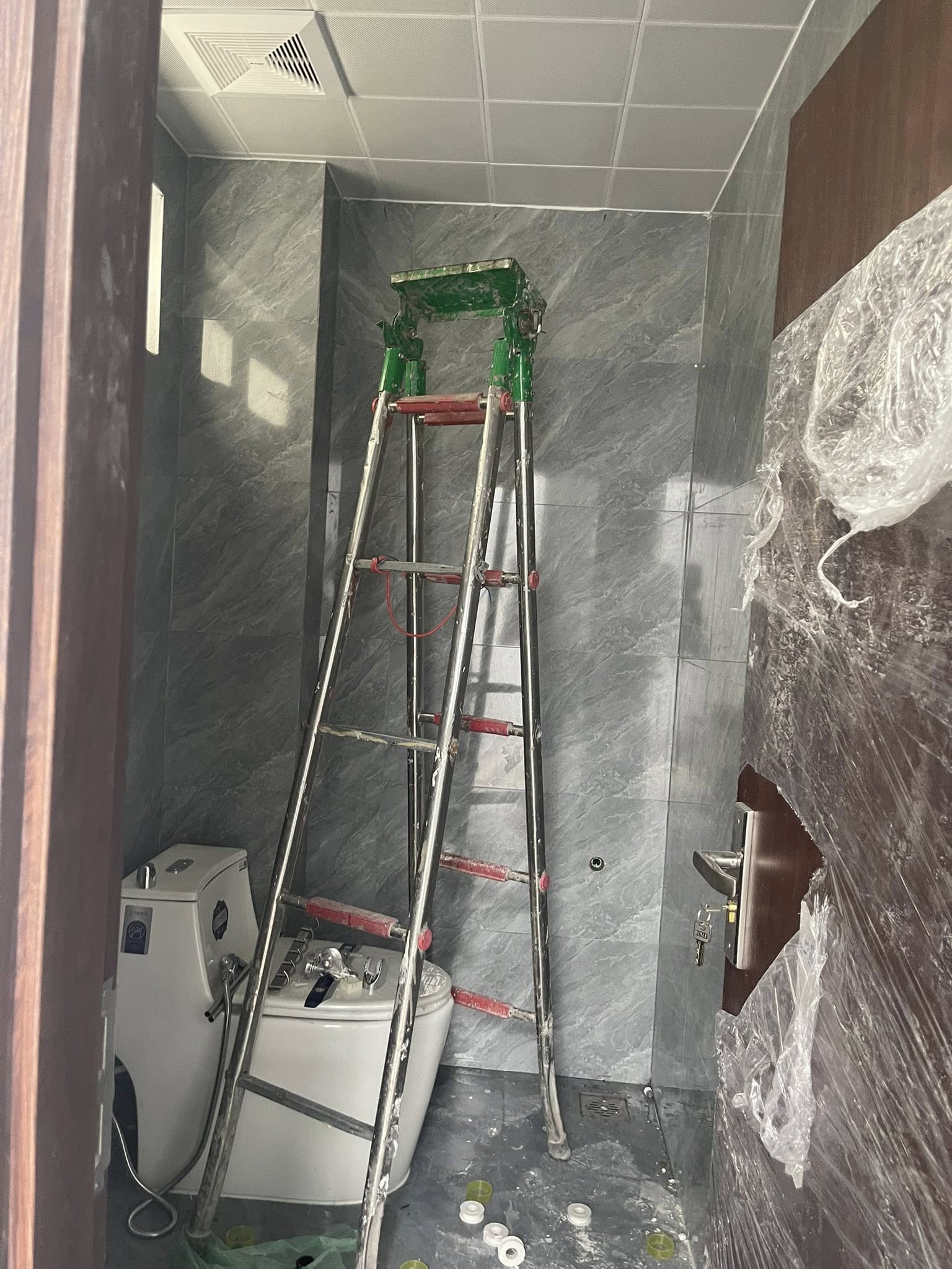 Bán Nhà 3 Tầng Ô Góc Sau Sân Vận Động Hà Lầm,DT:59m2 Oto Đỗ Cửa