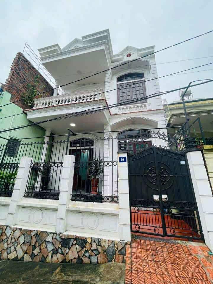 Bán Nhà 2 Tầng Dốc Nhà Thờ,DT:82m2,MT:7m Oto Đỗ Cửa !!!