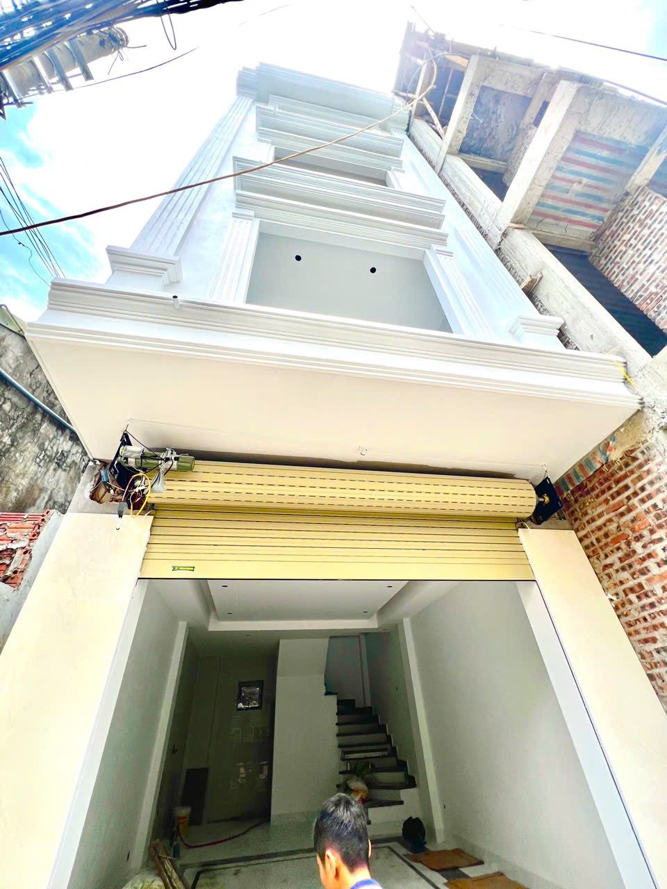 Bán Nhà 5 Tầng Sau Lideco Trần Hưng Đạo. DT:40.5m2,MT:5.37m Oto Đỗ Cửa !!!