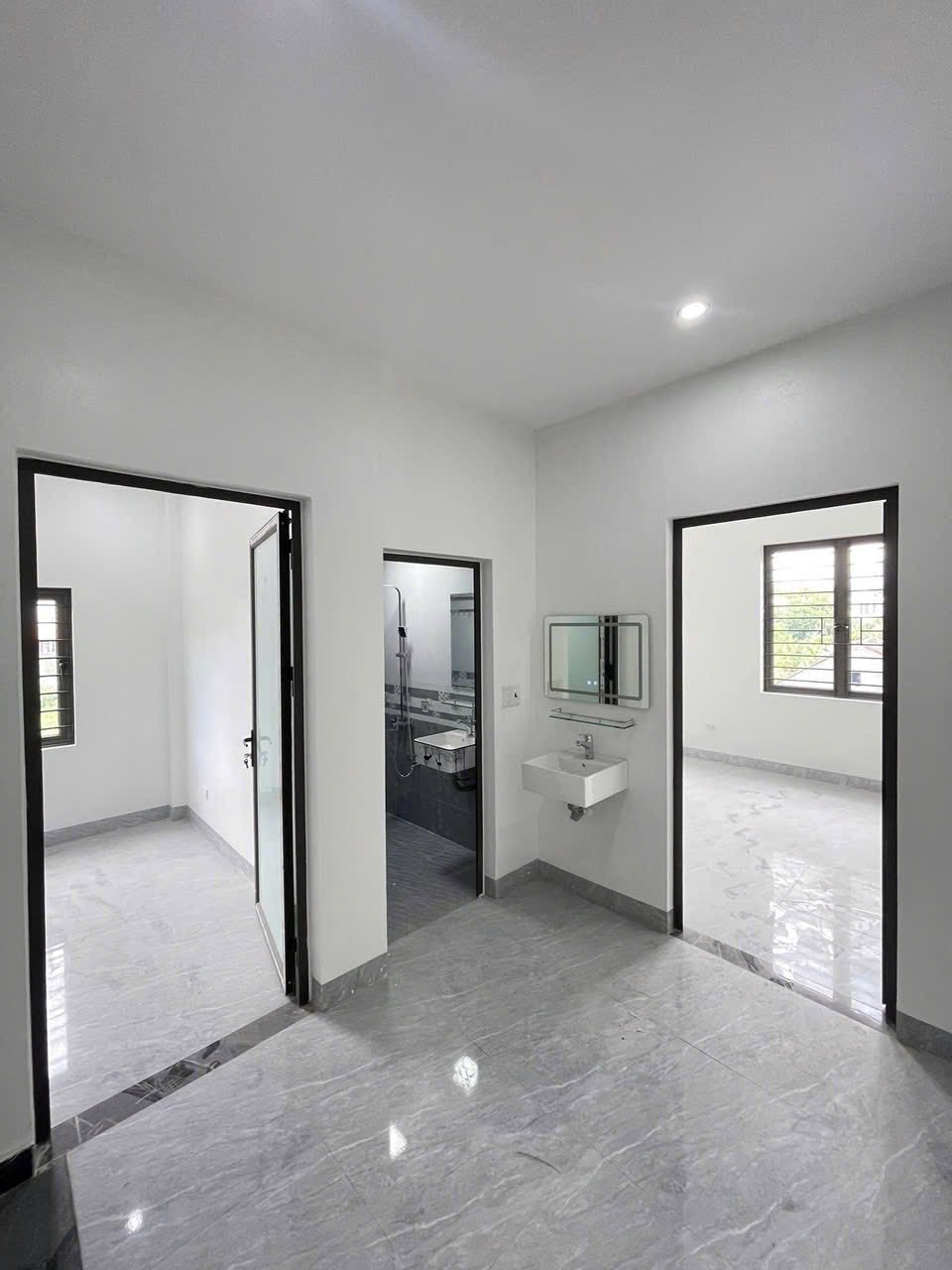 Bán Nhà 3 Tầng Sau UBND P.Hà Khánh. DT:50m2,MT:4.5m !!!