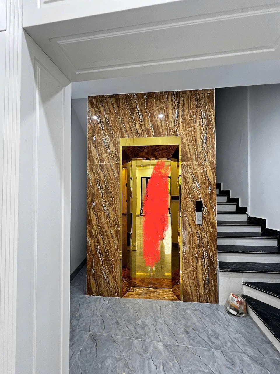 Bán Nhà 5.5 Tầng đối diện Go,Big C Cột 5. DT:60m2,MT:5m Có Thang Máy !!!