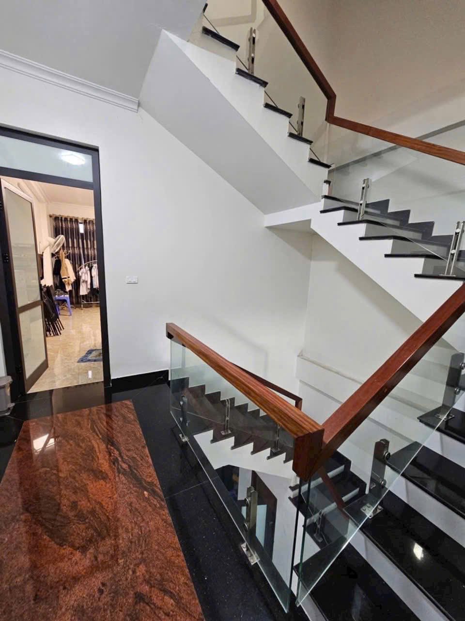 Bán Nhà 4 Tầng Khu Kho Gạo Yết Kiêu. DT:67.5m2,MT:5m Giá Hợp Lý !!!