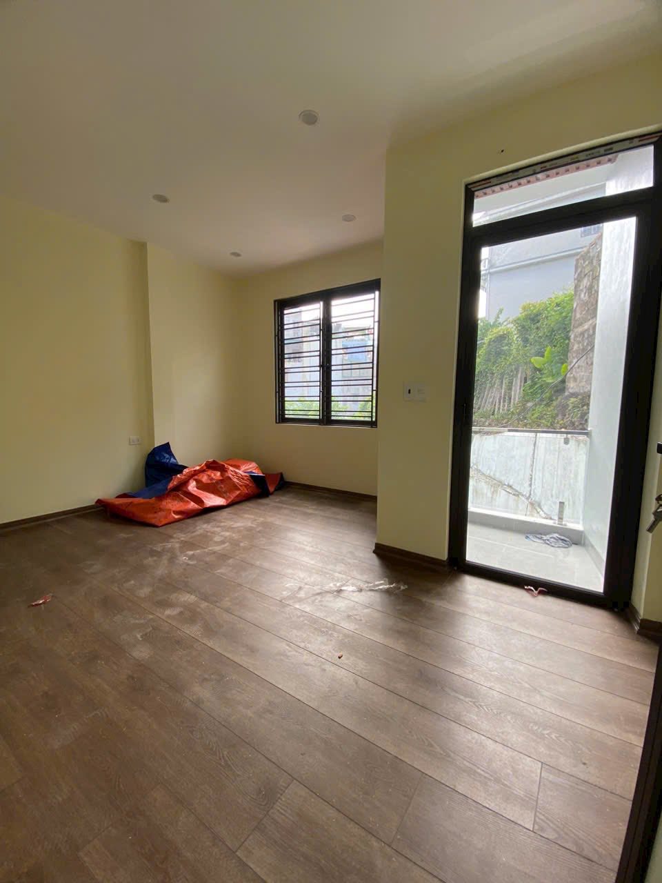 Bán Nhà 3 Tầng Trung Tâm Cao Xanh. DT:52m2,MT:4.5m.Giá 1 Tỷ Xxx Triệu !!!