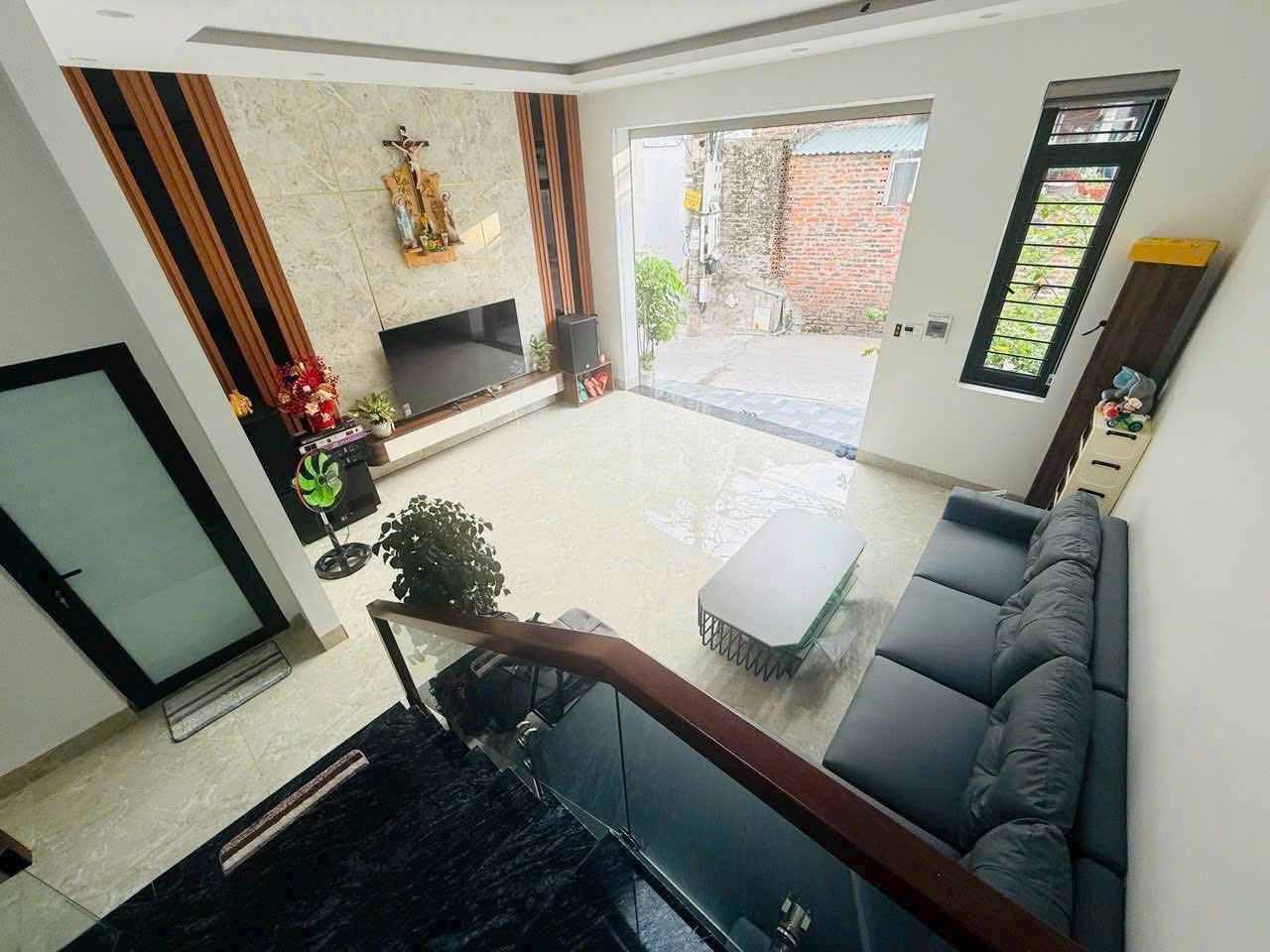 Bán Nhà 3 Tầng Ngõ 20 Cao Thắng,P.Cao Thắng Oto Đỗ Cửa !!!