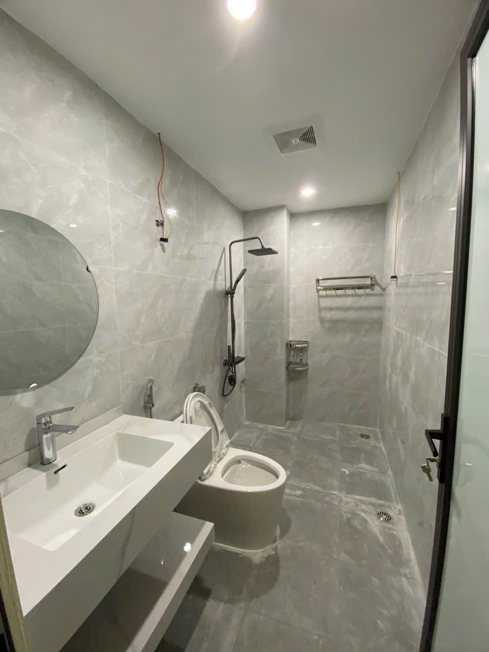 Bán Nhà 3 Tầng Trung Tâm Cao Xanh. DT:52m2,MT:4.5m.Giá 1 Tỷ Xxx Triệu !!!