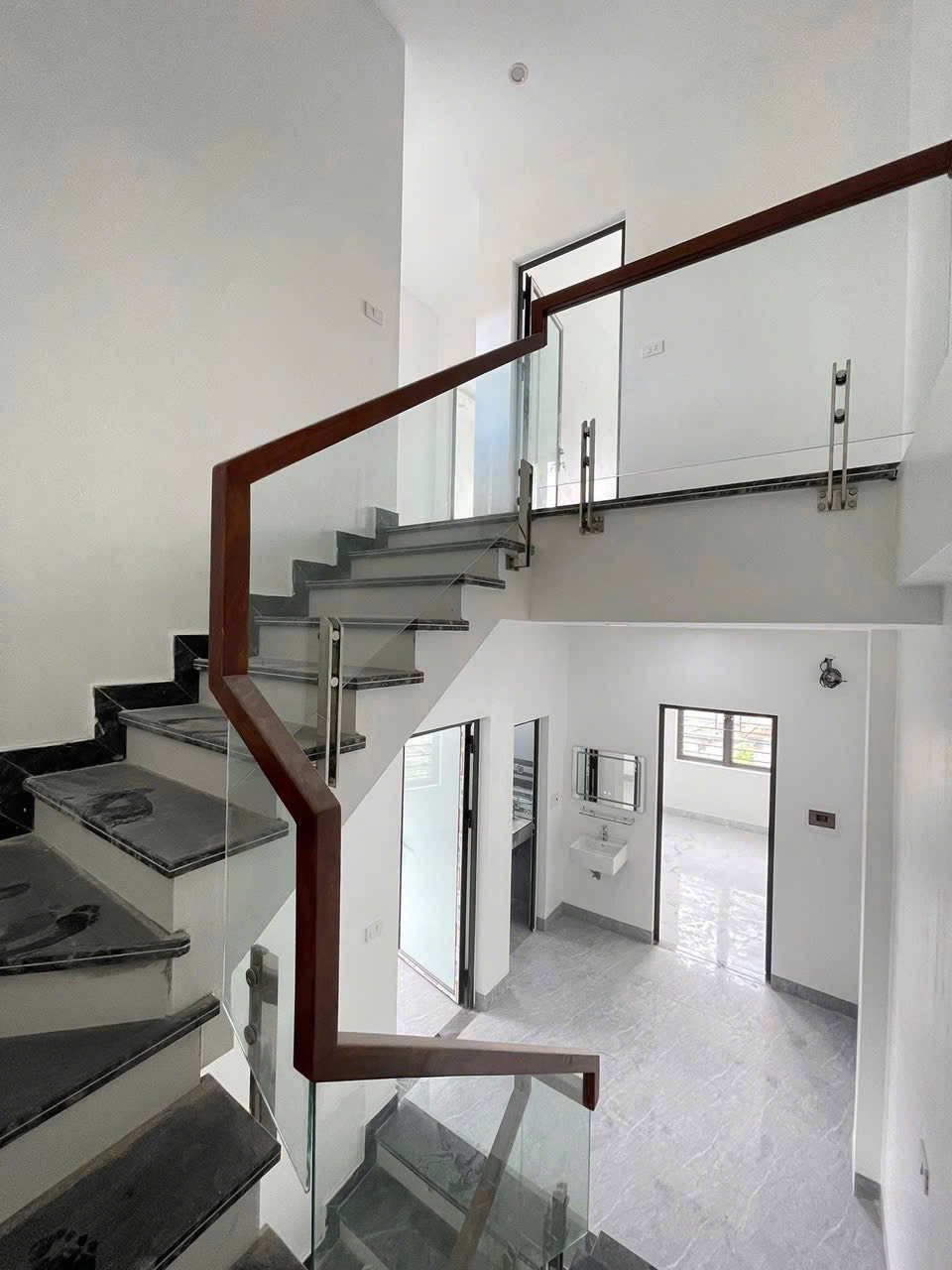 Bán Nhà 3 Tầng Sau UBND P.Hà Khánh. DT:50m2,MT:4.5m !!!