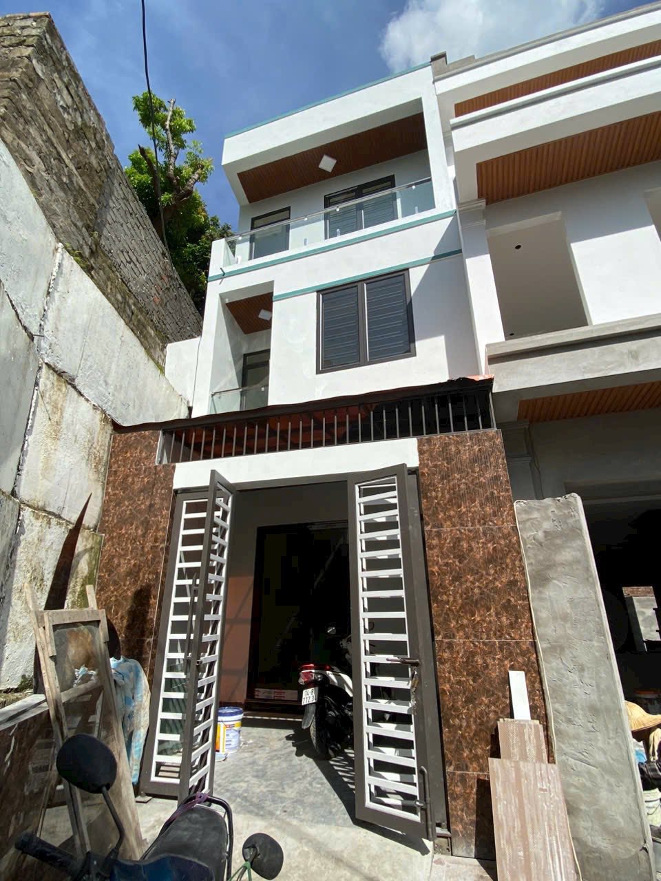 Bán Nhà 3 Tầng Trung Tâm Cao Xanh. DT:52m2,MT:4.5m.Giá 1 Tỷ Xxx Triệu !!!