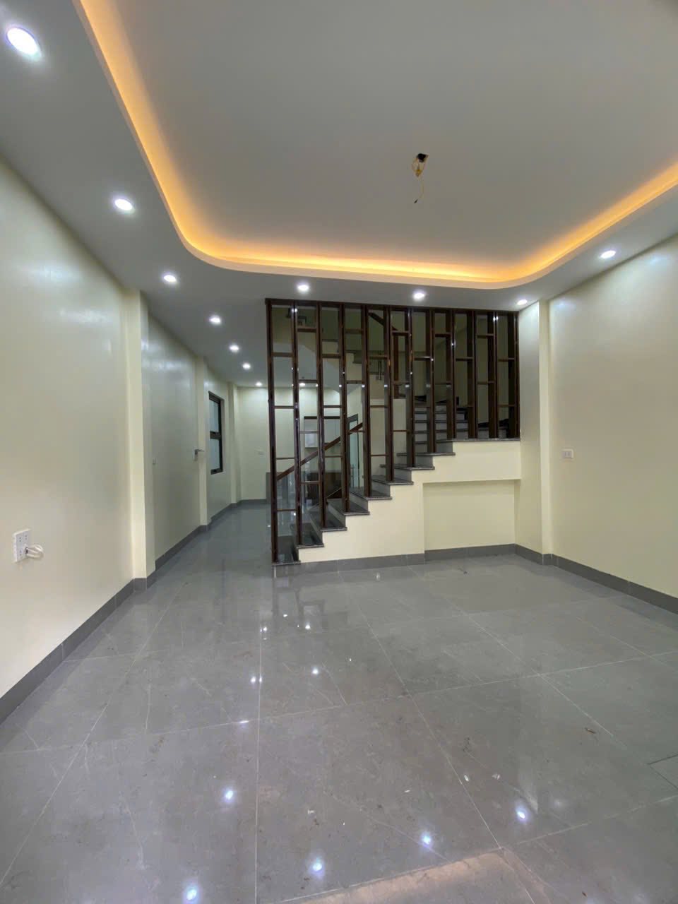 Bán Nhà 3 Tầng Trung Tâm Cao Xanh. DT:52m2,MT:4.5m.Giá 1 Tỷ Xxx Triệu !!!
