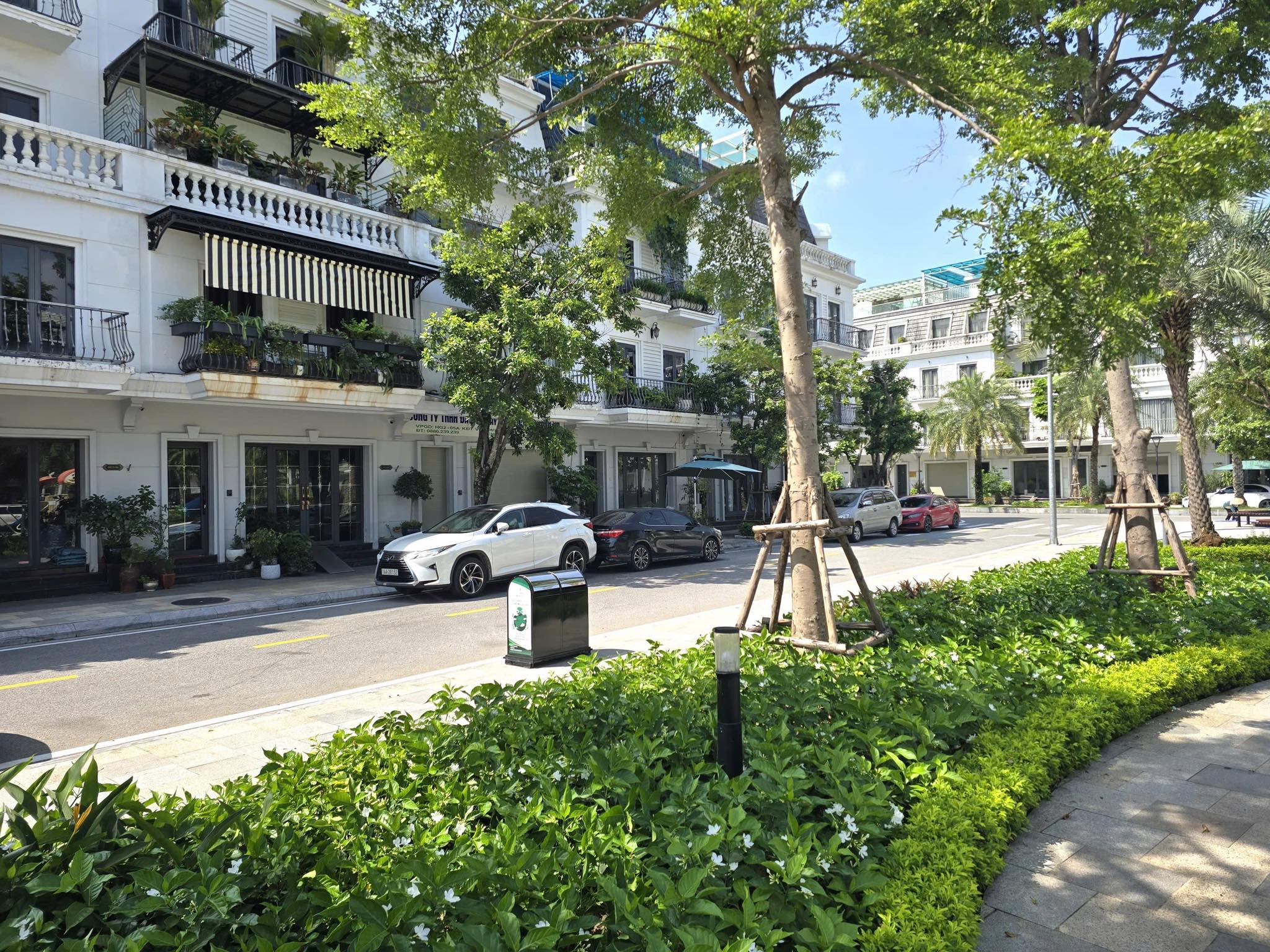 Bán Nhà 4 Tầng Vinhome View Vườn Hoa. DT:90m2,MT:6m Full Nội Thất !!!