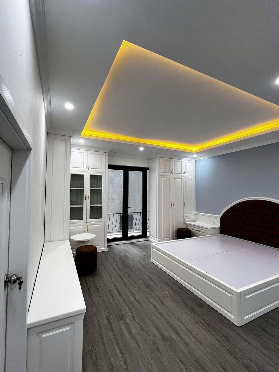 Bán Nhà 5.5 Tầng đối diện Go,Big C Cột 5. DT:60m2,MT:5m Có Thang Máy !!!