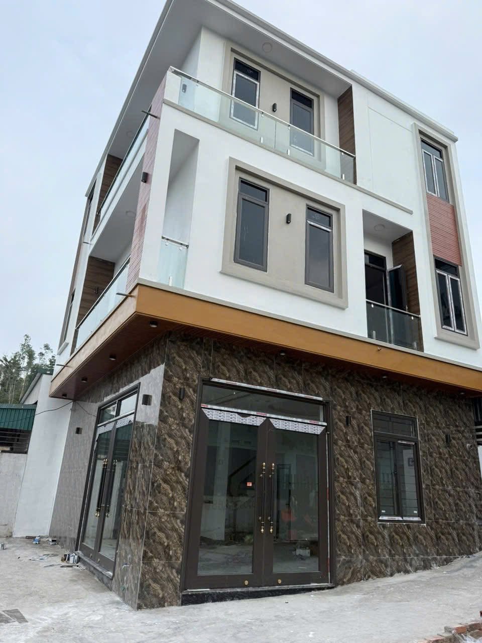 Bán Nhà Ô Góc 3 Tầng Đẹp Sau Chung Cư Than Hà Lầm,DT:64m2,MT:8m !!!