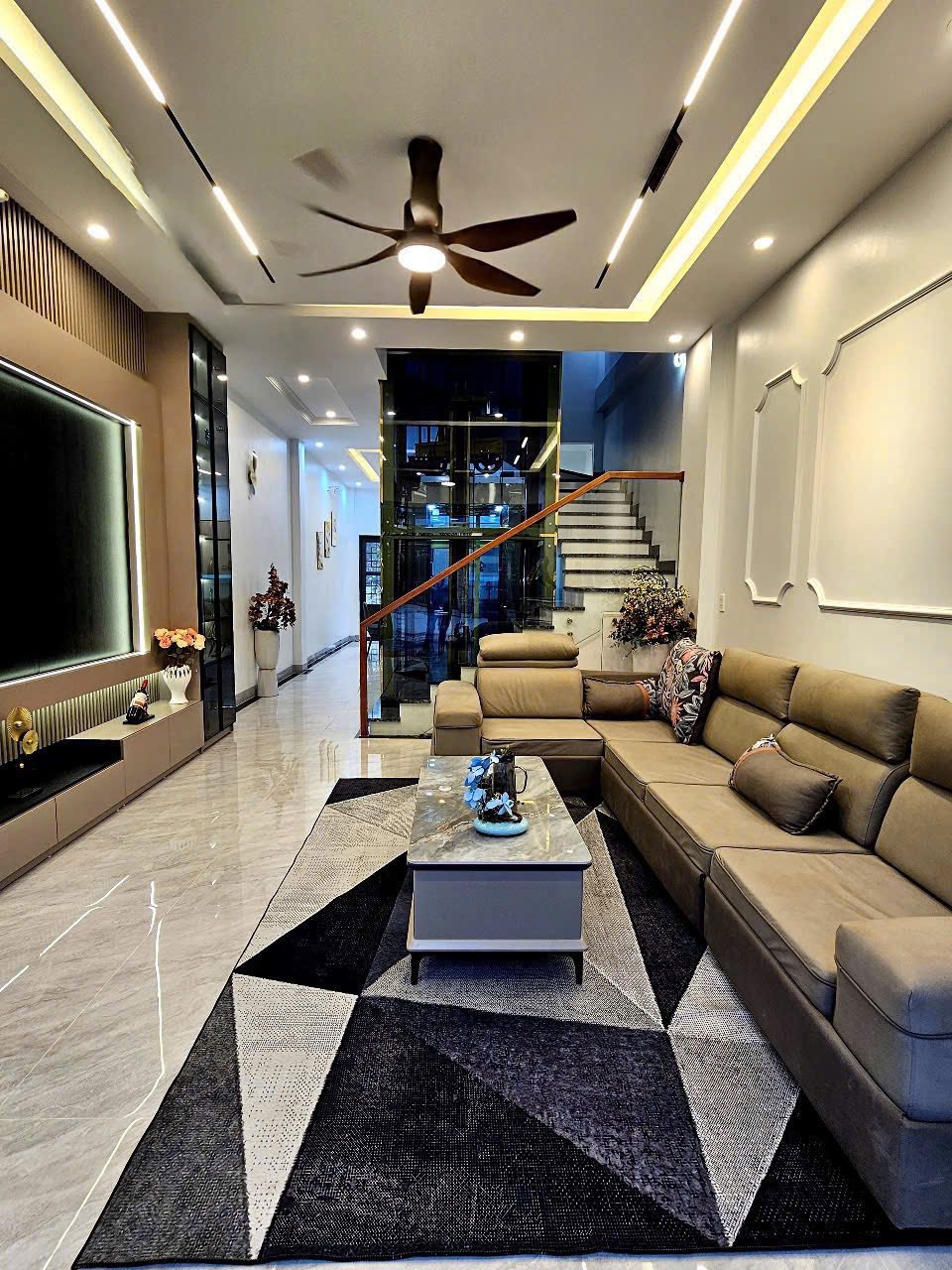 Bán Nhà 4 Tầng Ngõ 13 Cao Thắng Siêu Đẹp. DT:72m2 Oto Đỗ Cửa !!!