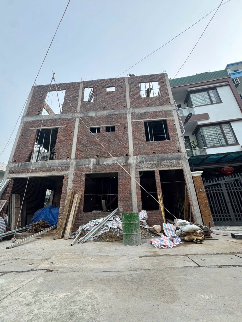 Bán Nhà 3 Tầng Ô Góc Ngõ 28 Cao Xanh. DT:54.7m2 Oto Đỗ Cửa !!!