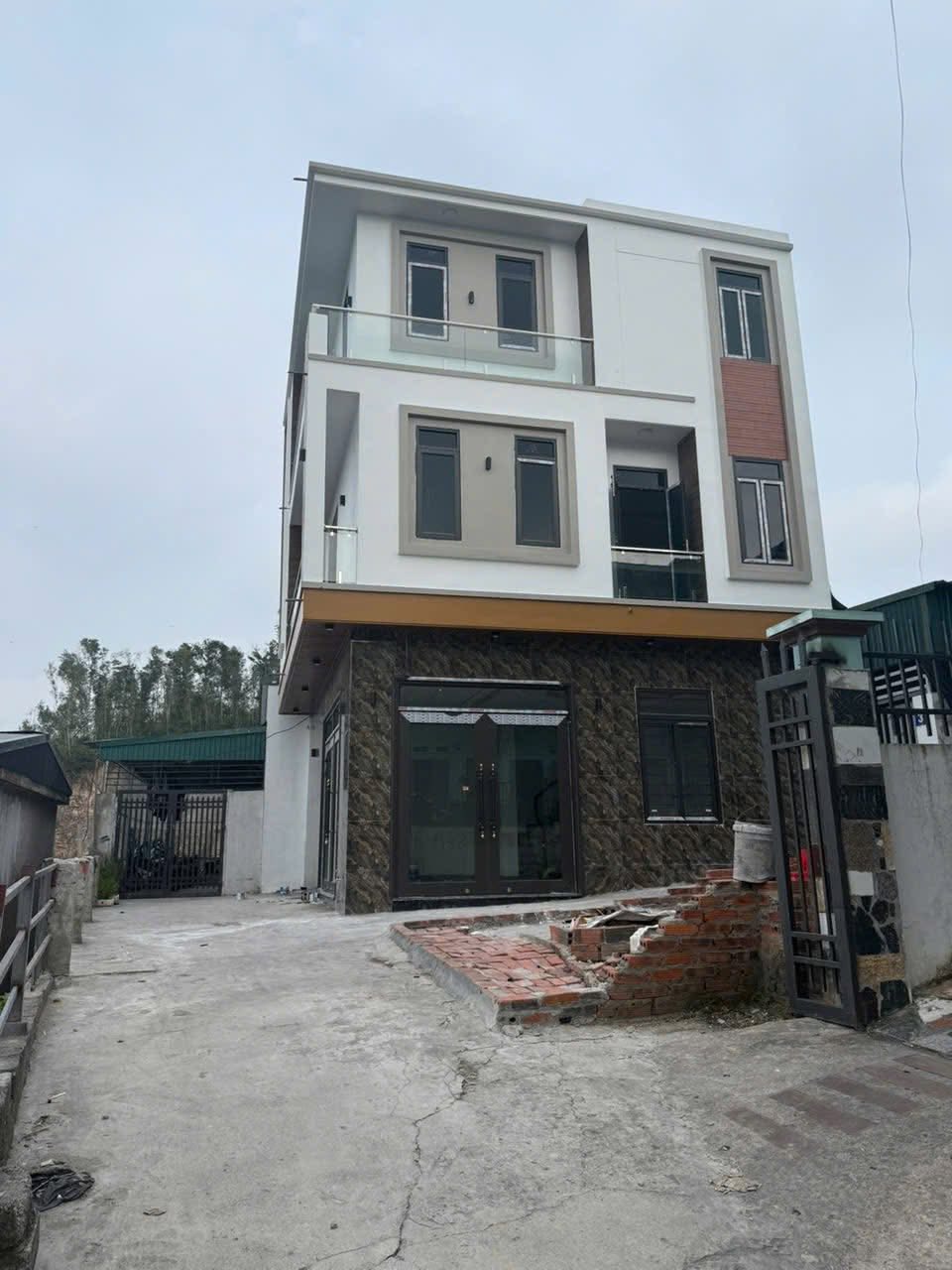 Bán Nhà Ô Góc 3 Tầng Đẹp Sau Chung Cư Than Hà Lầm,DT:64m2,MT:8m !!!