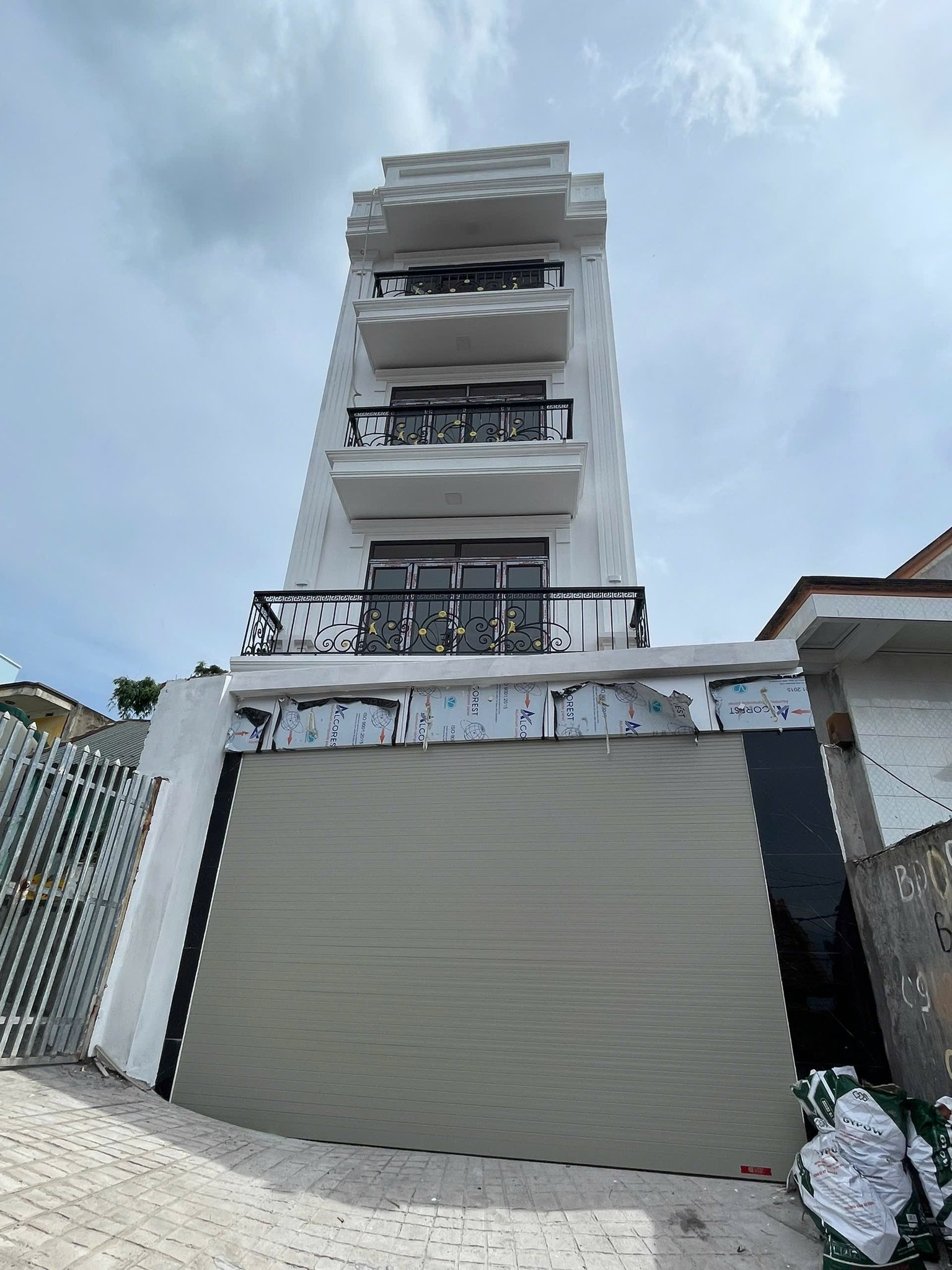 Bán Nhà 4 Tầng Khu Sở Điện Cột 5,P.Hồng Hà. DT:135.6m2,MT:6m