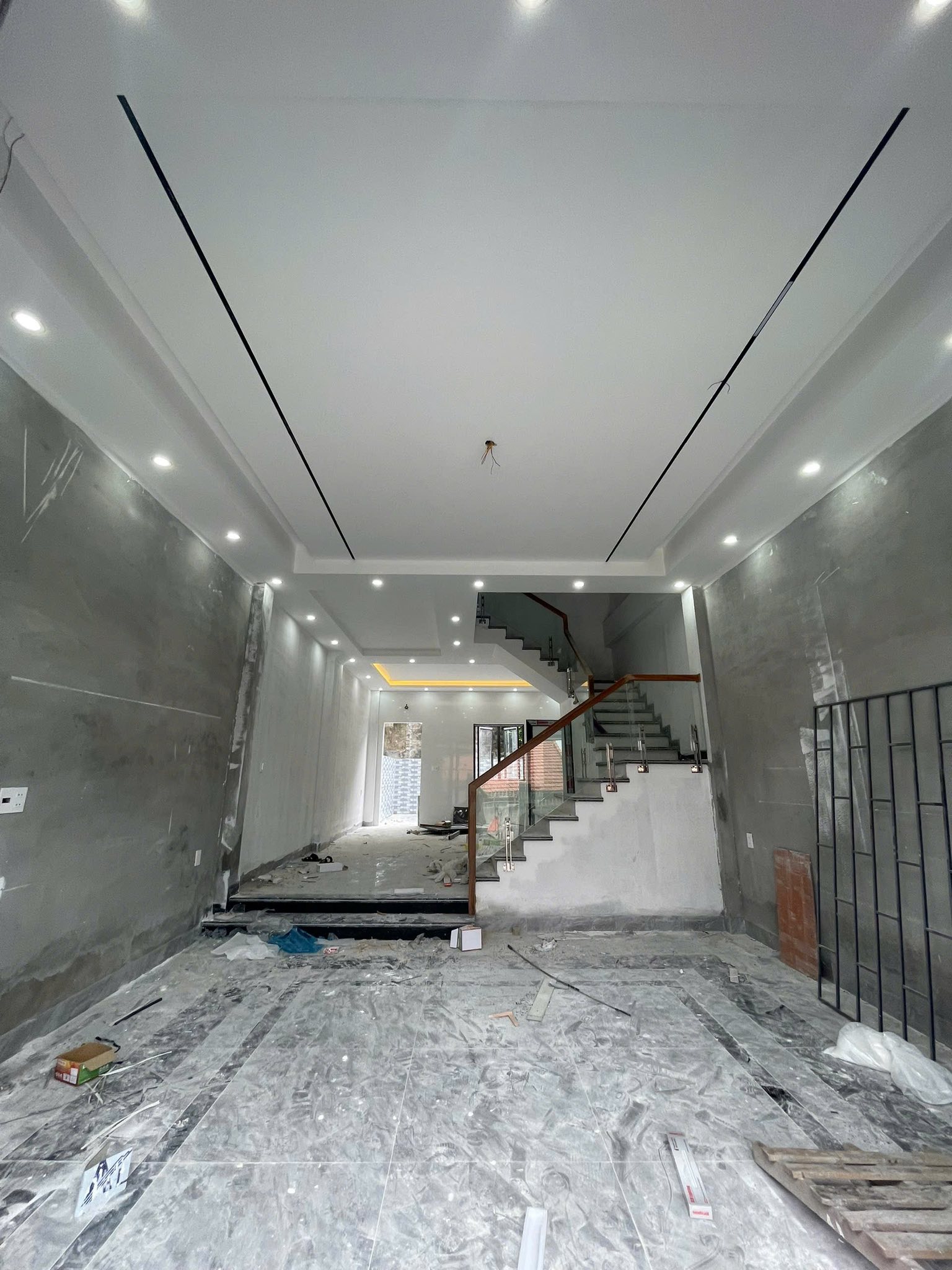 Bán Nhà 4 Tầng Khu Sở Điện Cột 5,P.Hồng Hà. DT:135.6m2,MT:6m