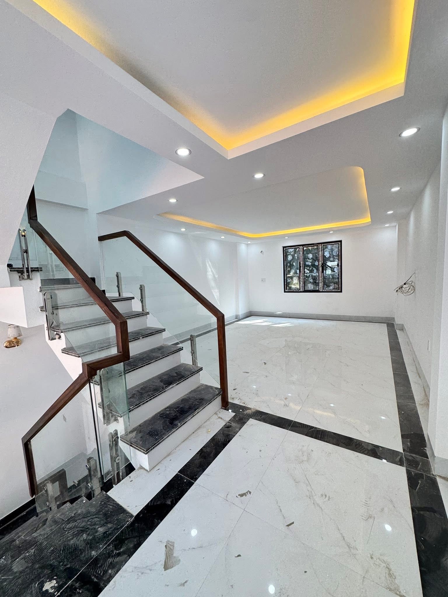 Bán Nhà 3 Tầng 1 Xép Có Gara Oto Ngõ 17 Cao Thắng. DT:56.7m2 !!!