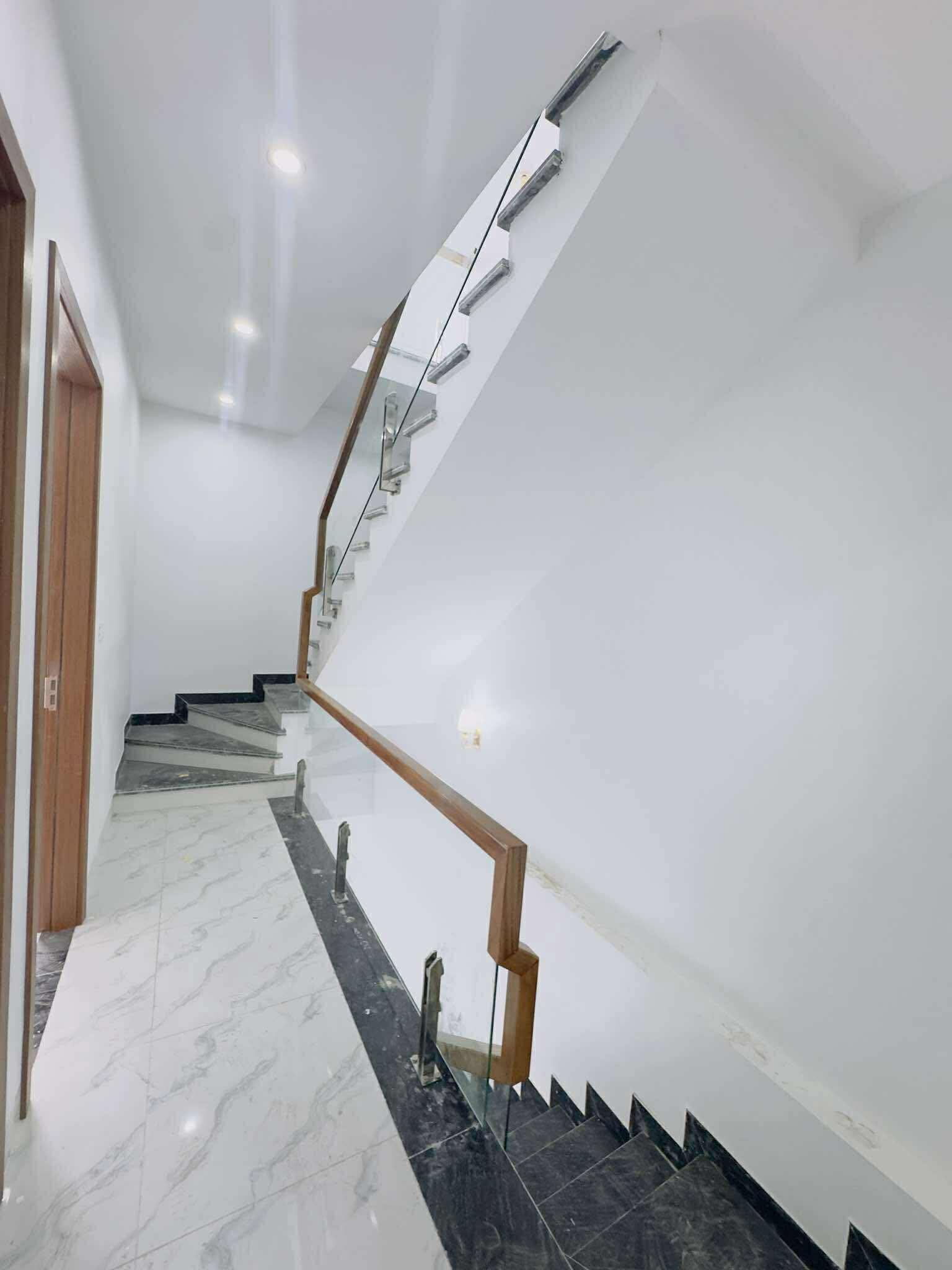 Bán Nhà 3 Tầng Oto Đỗ Cửa Gần Lideco GD2,DT:56.7m2,MT:6m !!!