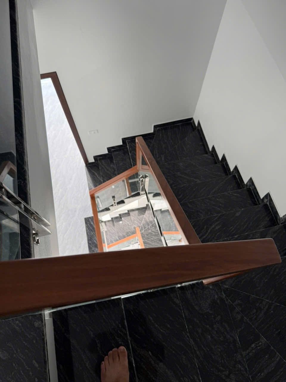 Bán Nhà Ô Góc 3 Tầng Đẹp Sau Chung Cư Than Hà Lầm,DT:64m2,MT:8m !!!