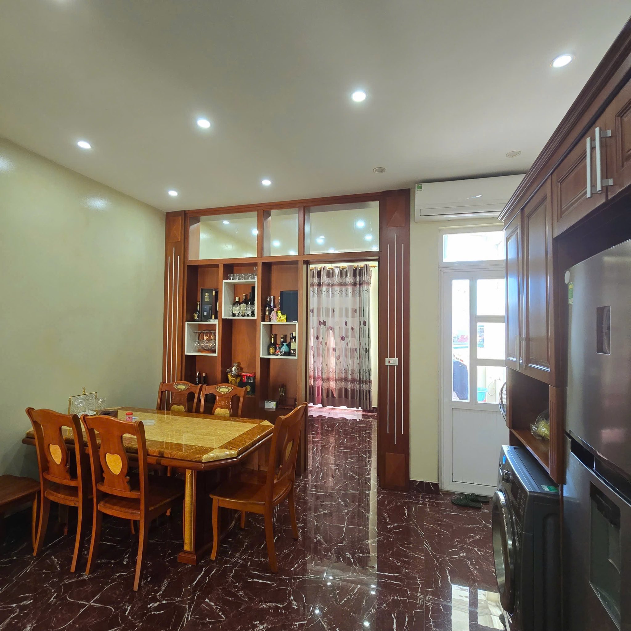 Bán Nhà 4 Tầng Mặt Đường Cao Xanh. DT:43.5m2 Kinh Doanh Sầm Uất !!!