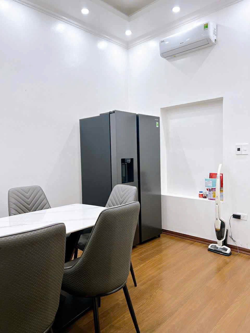 Bán Nhà Mặt Đường Cao Thắng. DT:50m2. Kinh doanh đủ thứ !!!