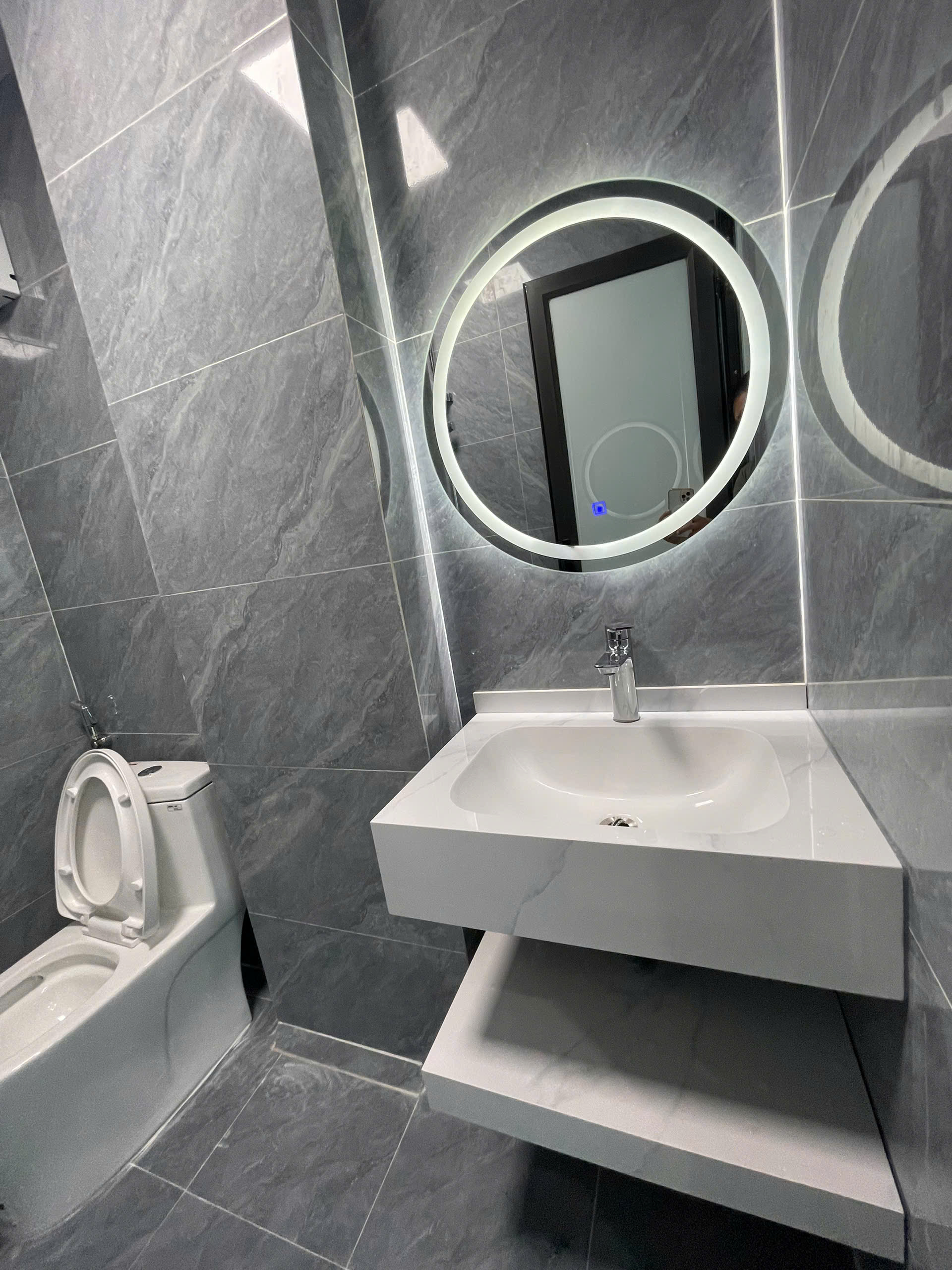 Bán Nhà 3.5 Tầng Ngõ 14 Cao Thắng. DT:54m2,MT:4.5m. Oto Đỗ Cửa !!!