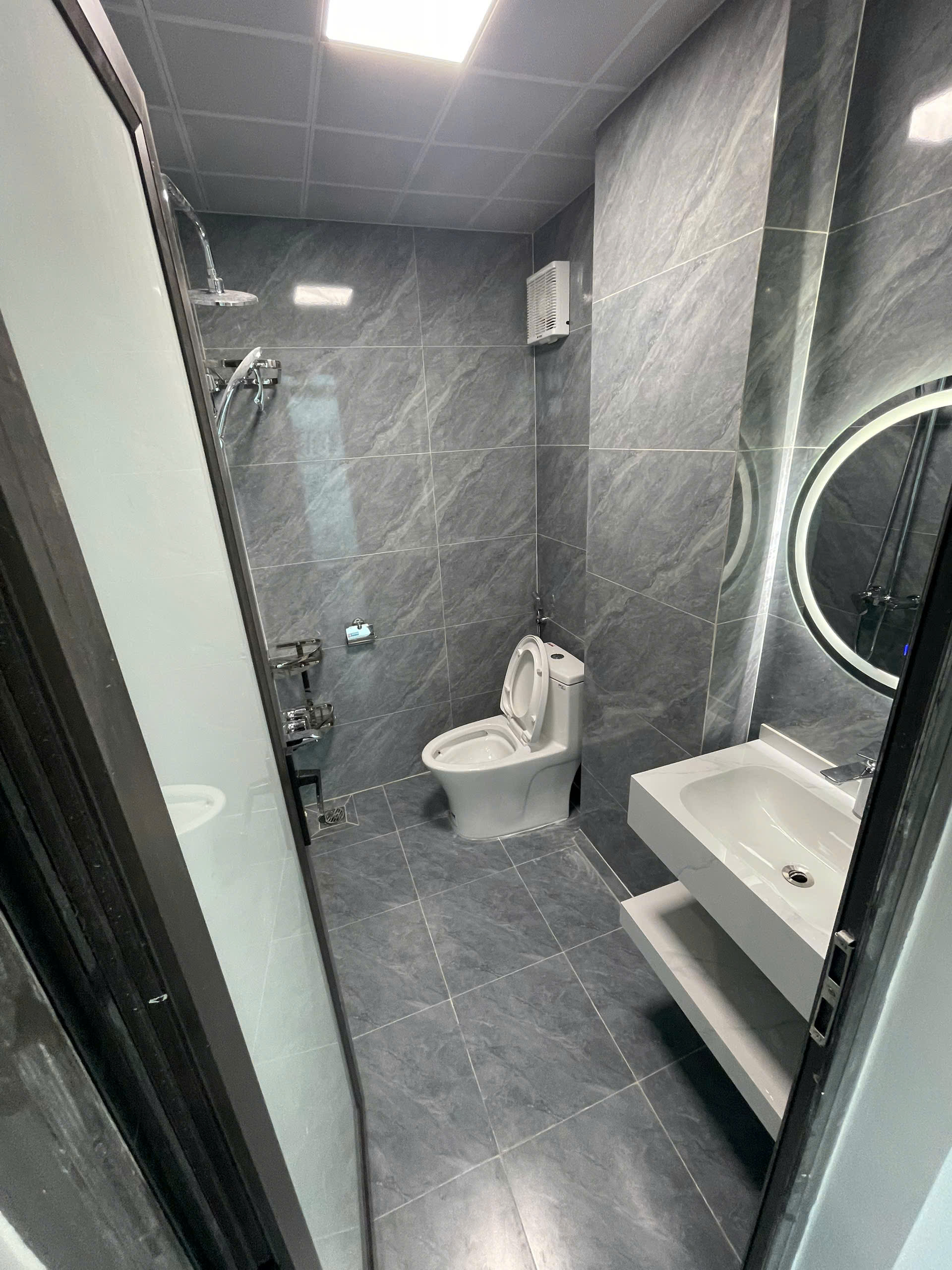 Bán Nhà 3.5 Tầng Ngõ 14 Cao Thắng. DT:54m2,MT:4.5m. Oto Đỗ Cửa !!!