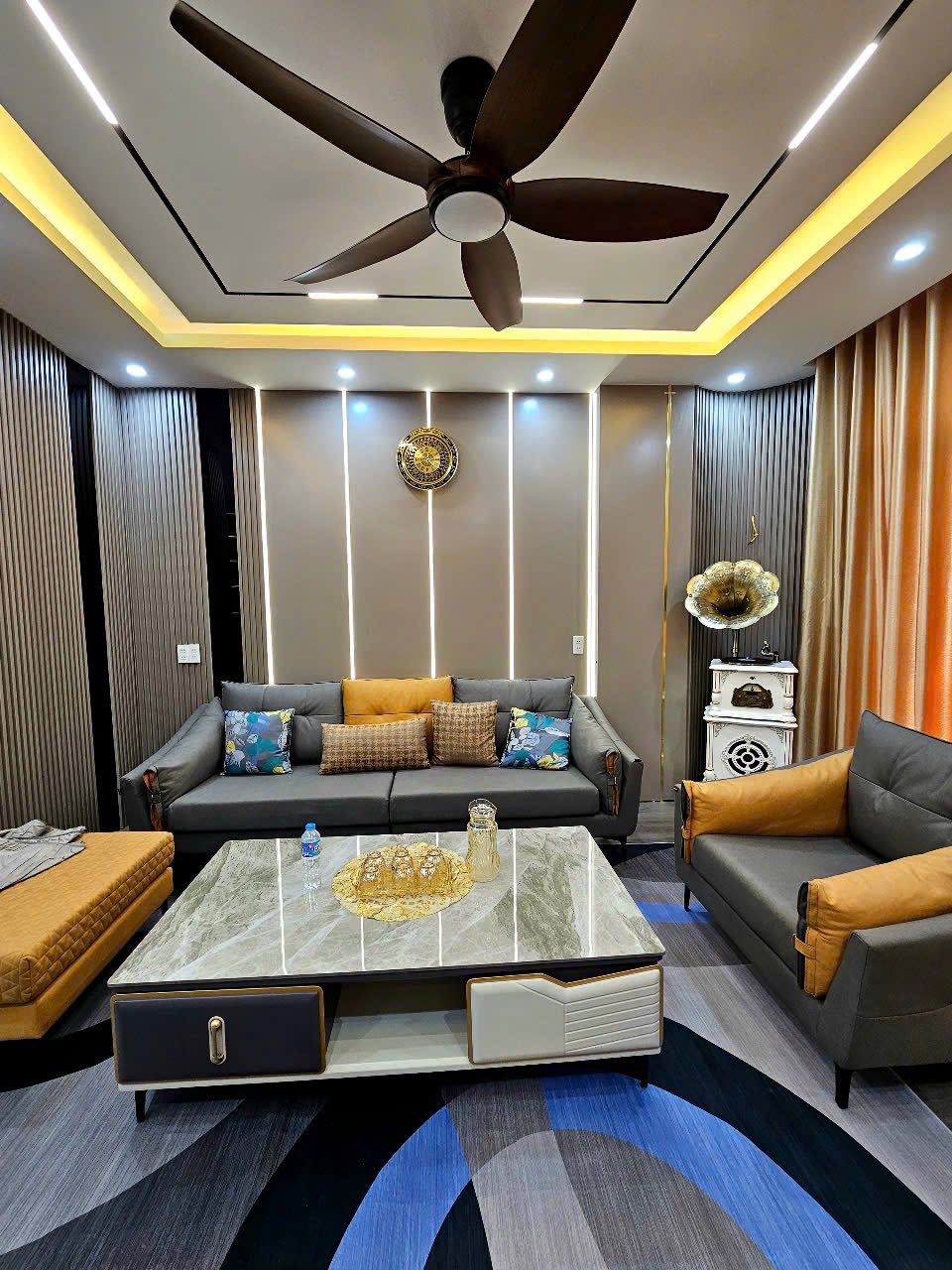 Bán Nhà 5 Tầng Mặt Đường Nguyễn Văn Cừ Cột 8. DT:75m2,MT:4.7m !!!
